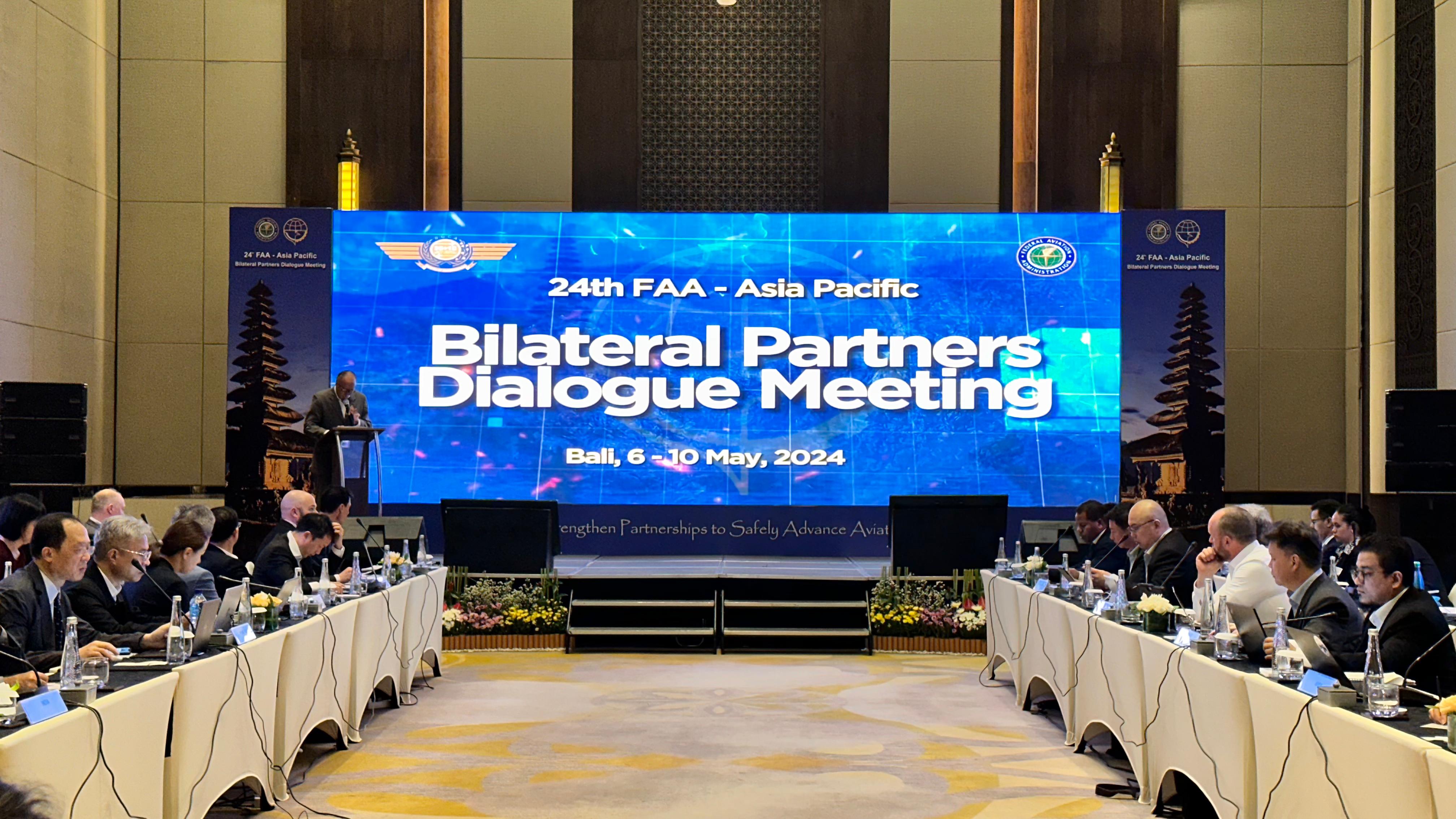 Gambar Artikel Tiga Belas Negara Asia Pasifik Hadiri 24th FAA - Asia Pacific Bilateral Partners Dialogue Meeting di Bali Bahas Regulasi, Teknologi dan Perkembangan Keselamatan Penerbangan