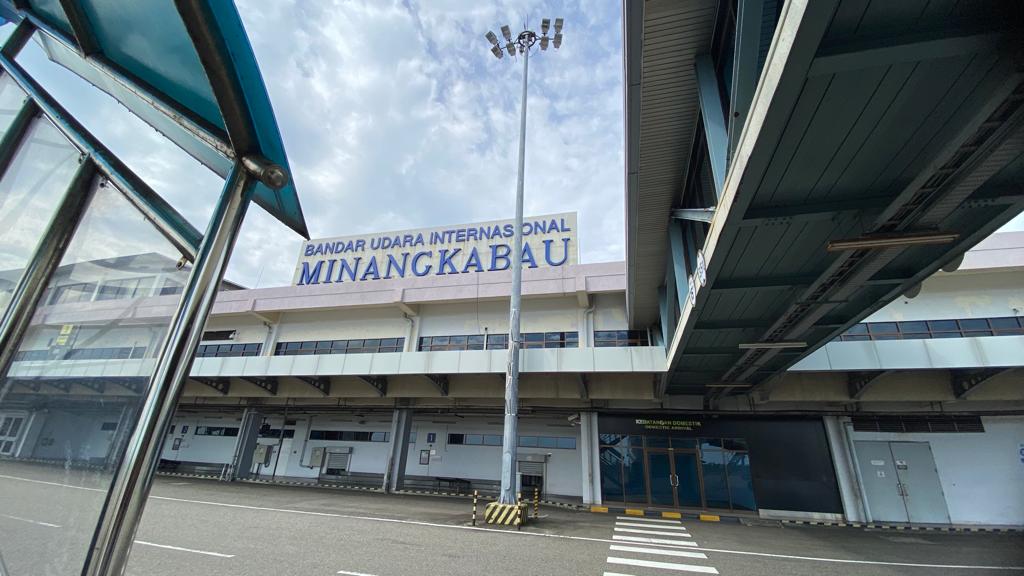 Gambar Artikel Ditjen Hubud Memastikan Operasional di Bandara Internasional Minangkabau Tidak Terdampak Erupsi Gunung Marapi