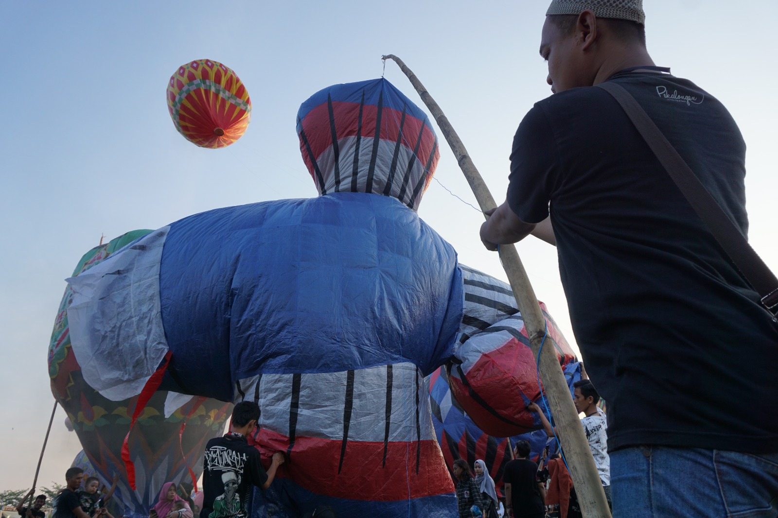Gambar Artikel Festival Balon Udara Hanya di Wonos...