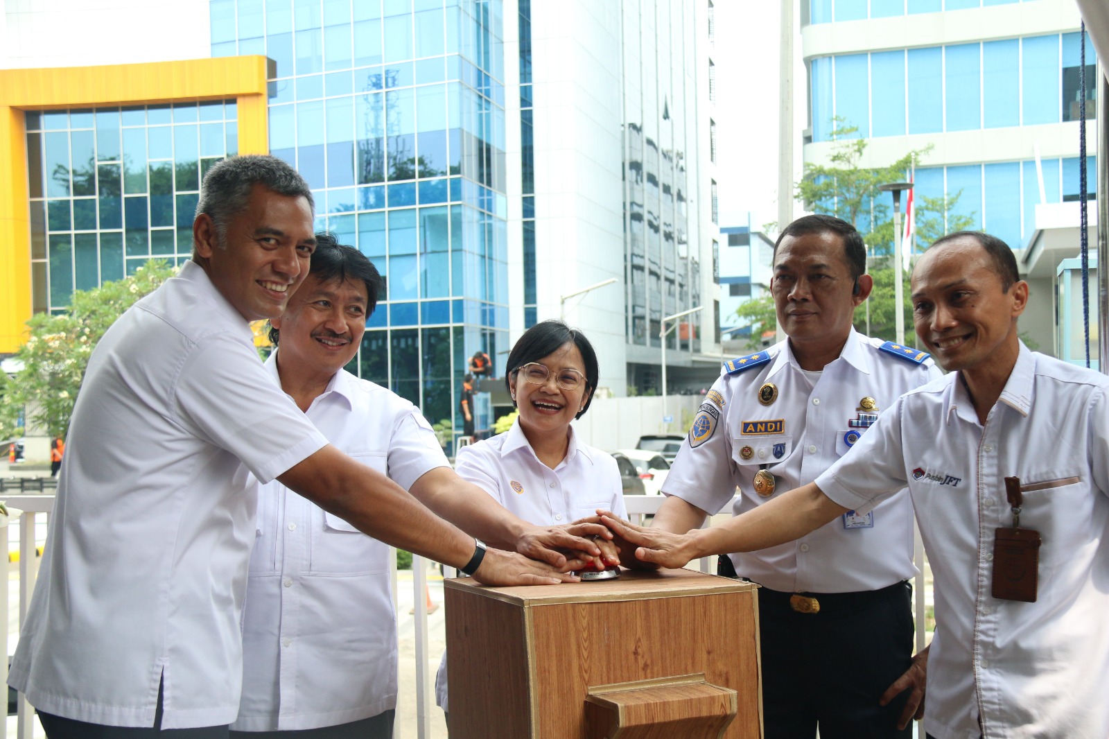 Gambar Berita Terbaru Tingkatkan Pelayanan Ditjen Hubud Luncurkan Mobil Pemeriksaa...