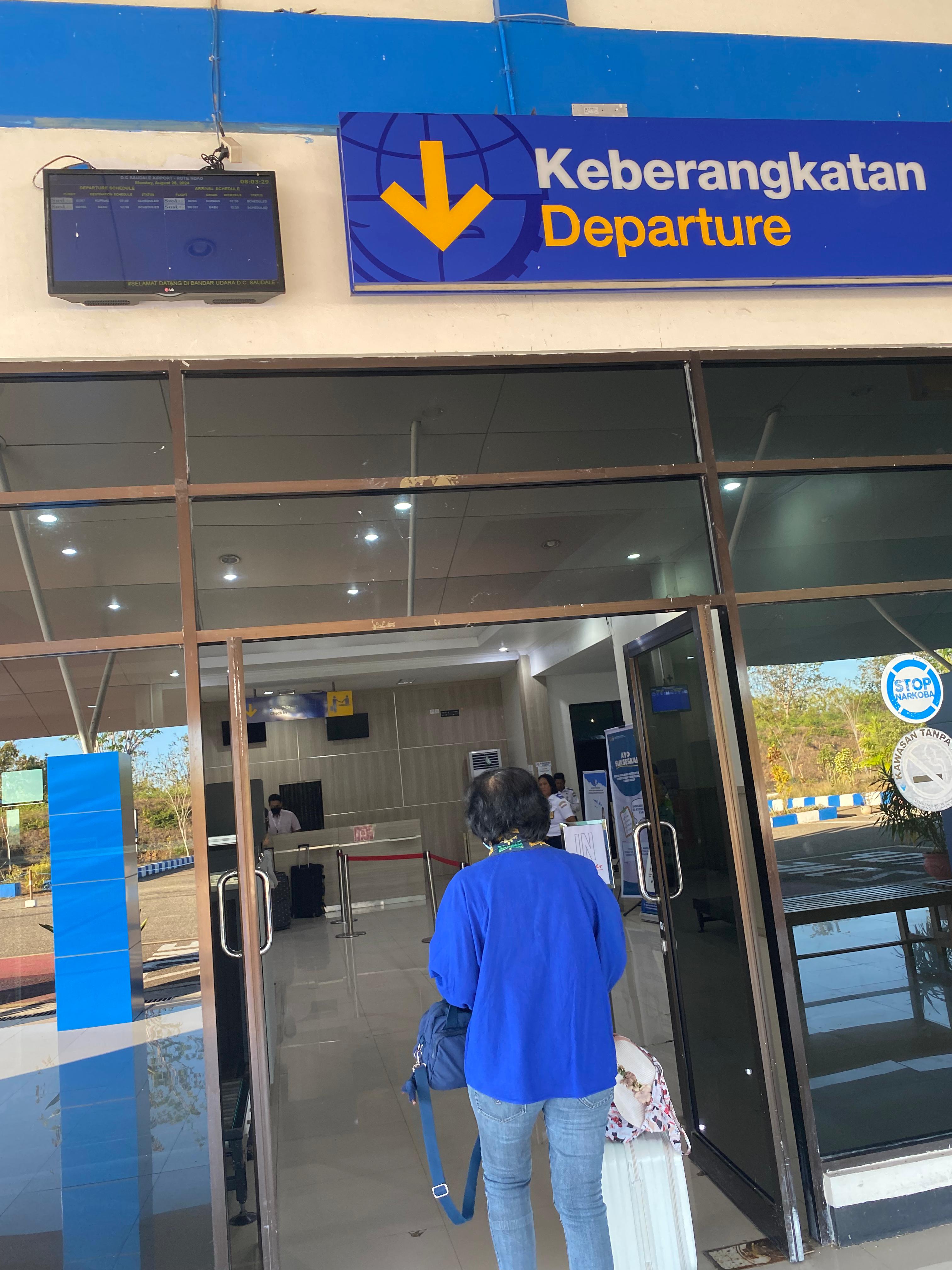 Foto Bandara RUANG KEBERANGKATAN