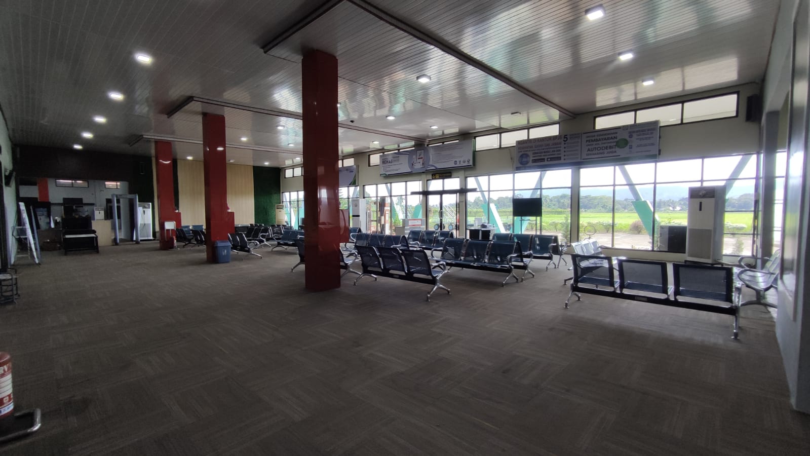 Foto Bandara Ruang Tunggu Domestik