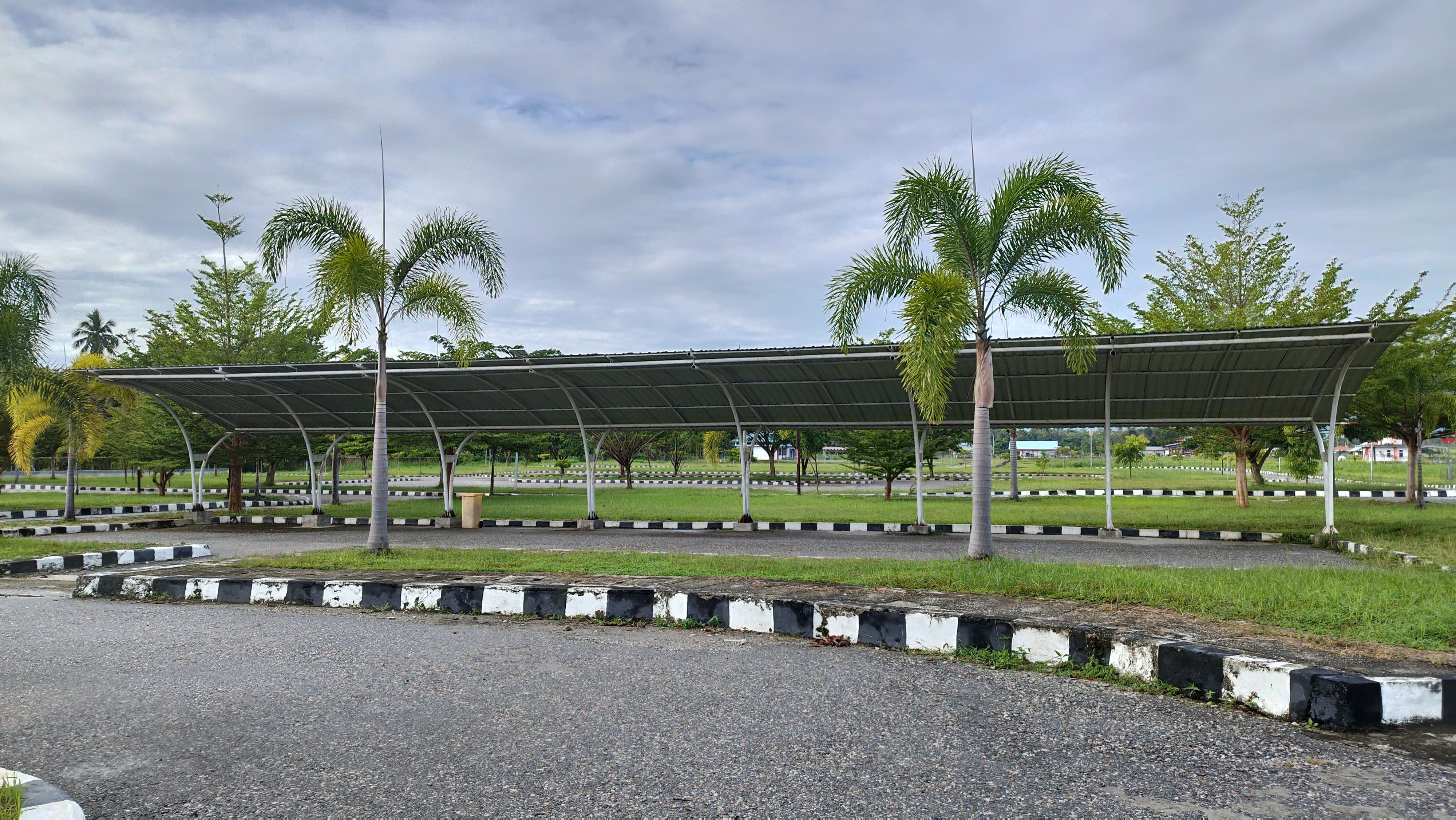 Foto Bandara Kondisi Parkiran Bandara