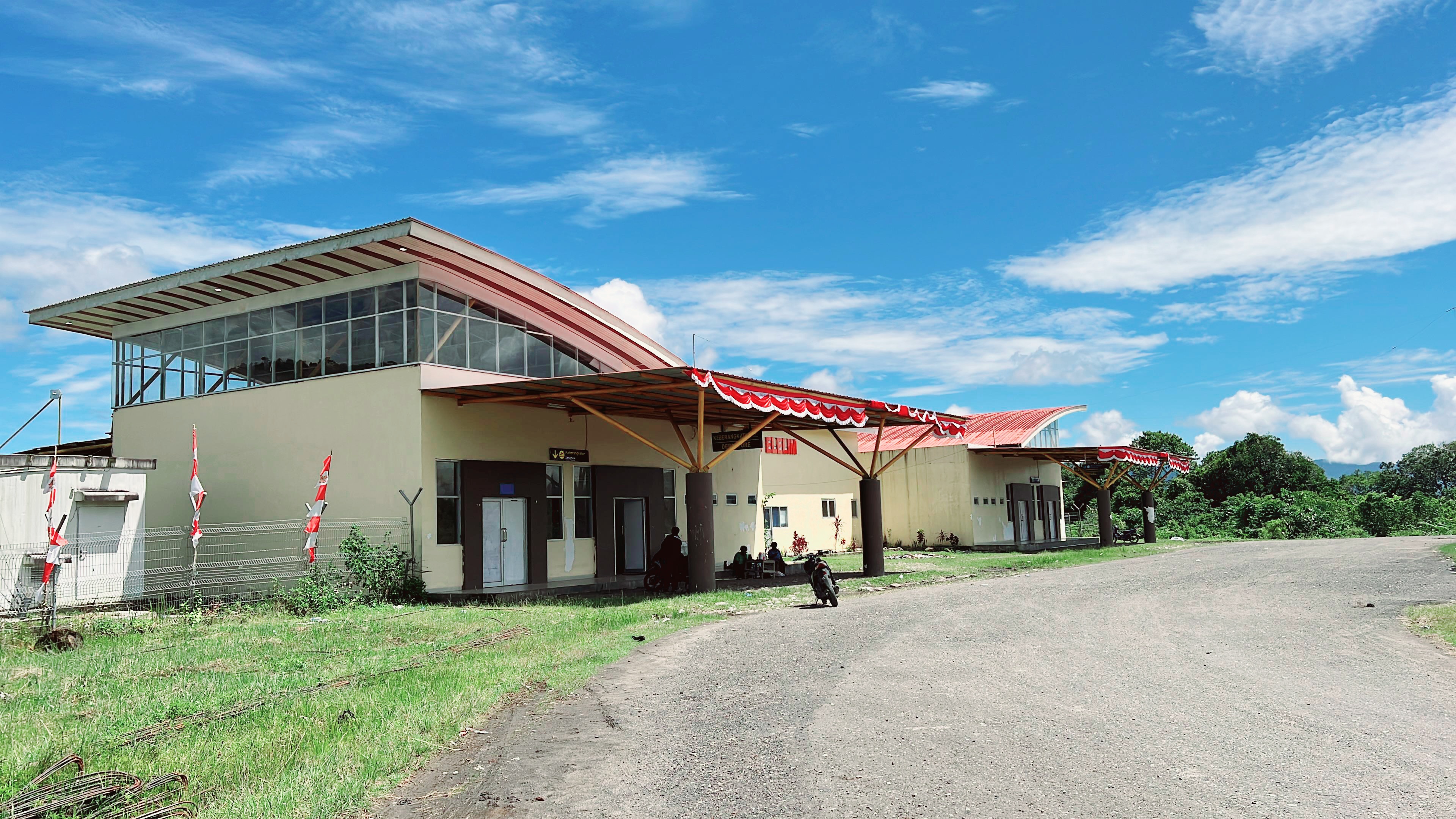 Foto Bandara Gedung Terminal Sisi Darat