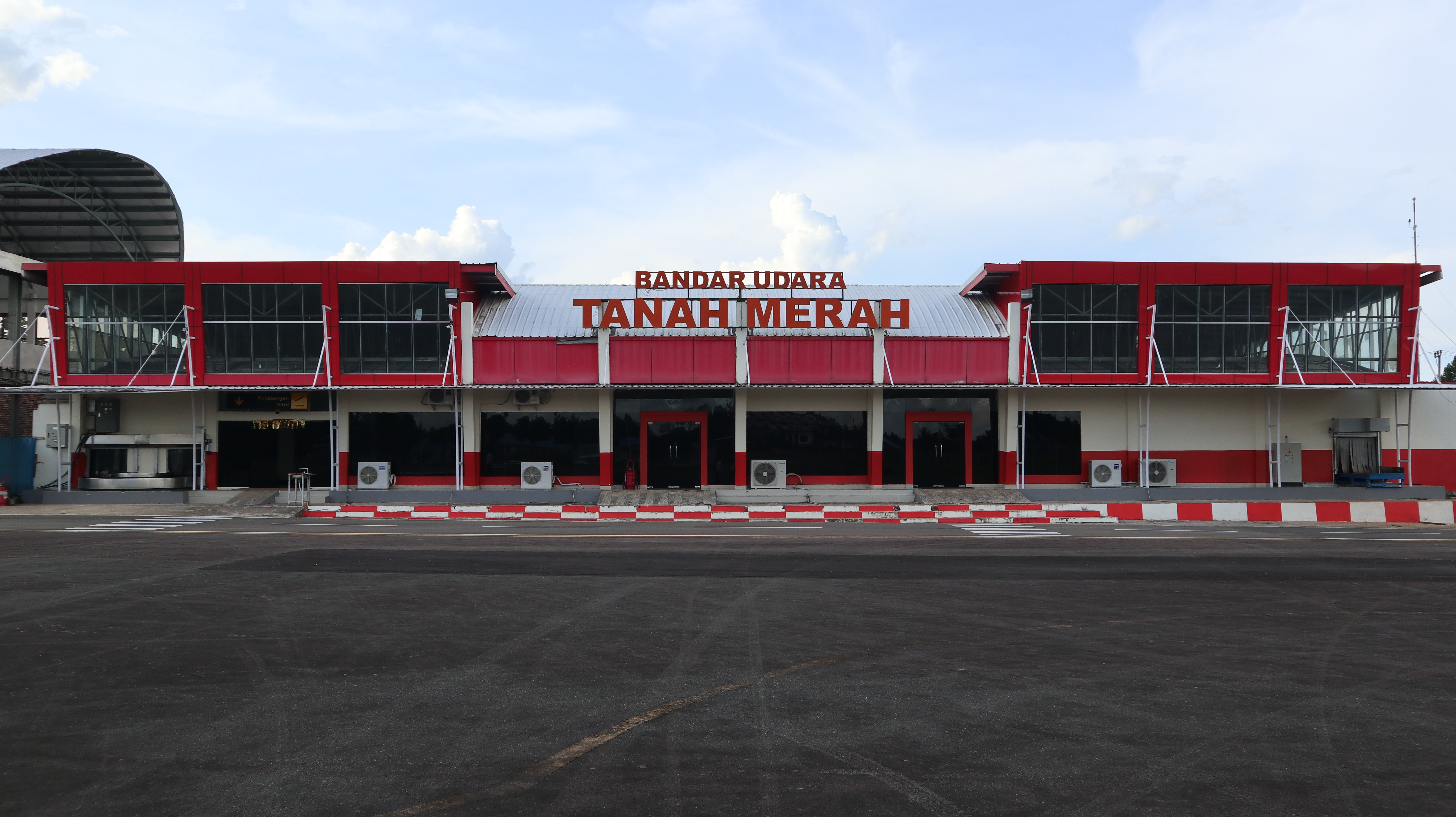 Foto Bandara TERMINAL BANDARA TANAH MERAH
