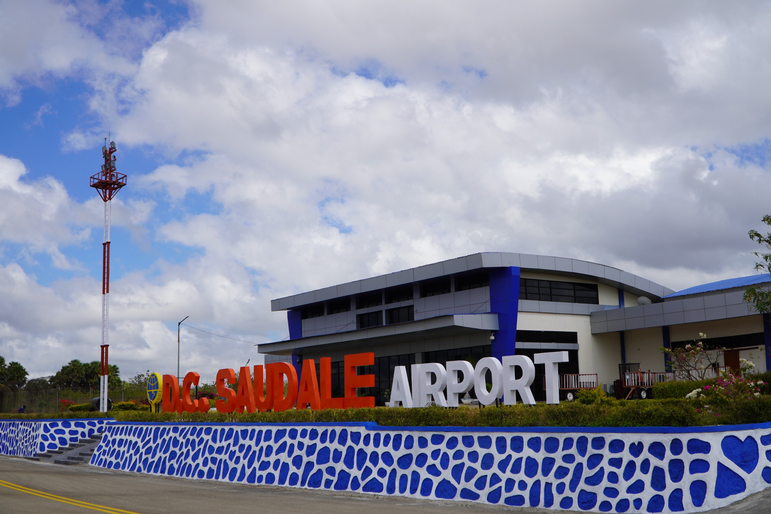 Foto Bandara TAMPAK BELAKANG GEDUNG TERMINAL