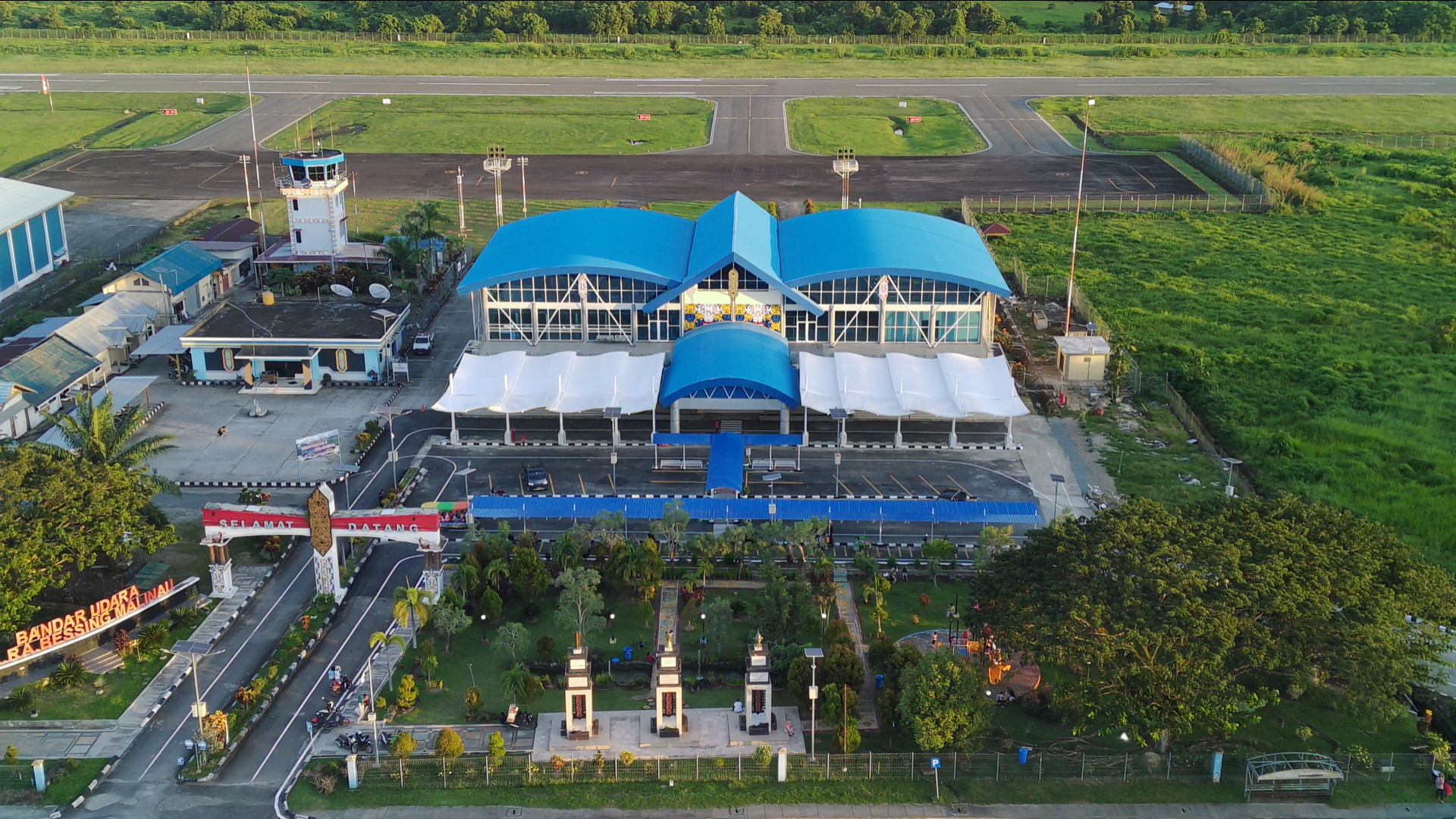 Foto Bandara TAMPAK DEPAN