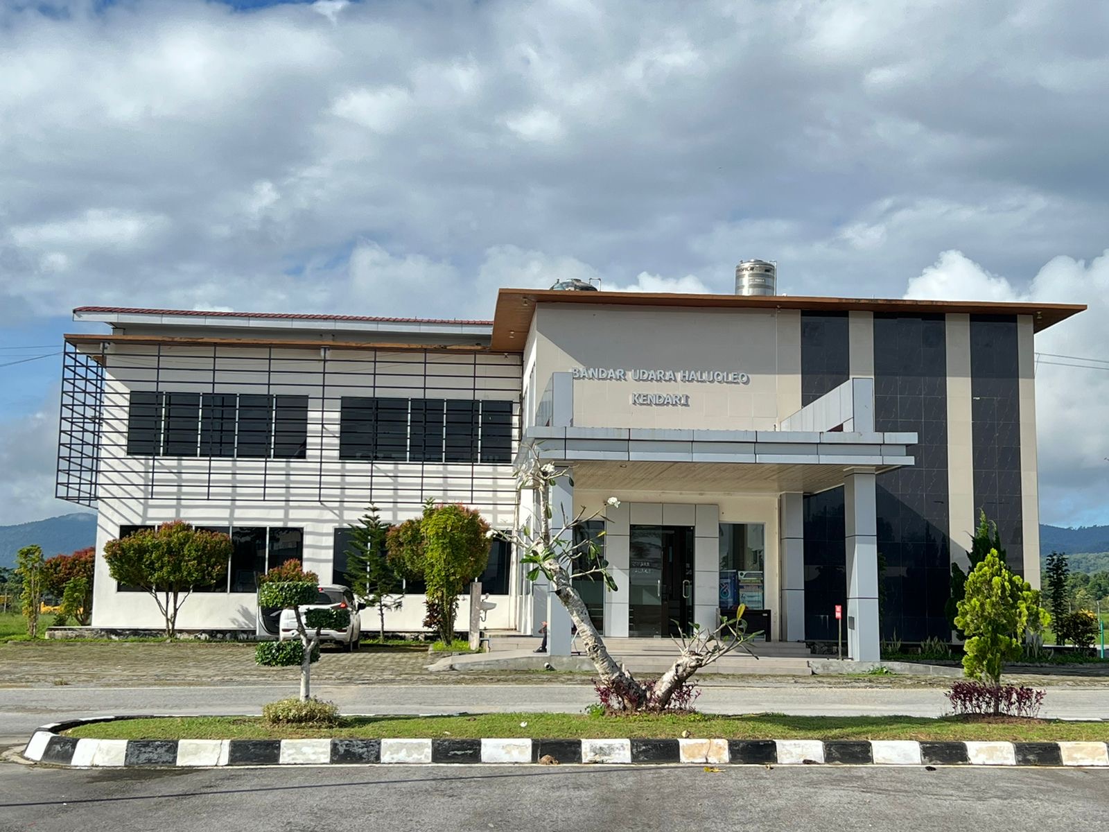 Foto Bandara GEDUNG KANTOR BANDAR UDARA HALU OLEO KENDARI
