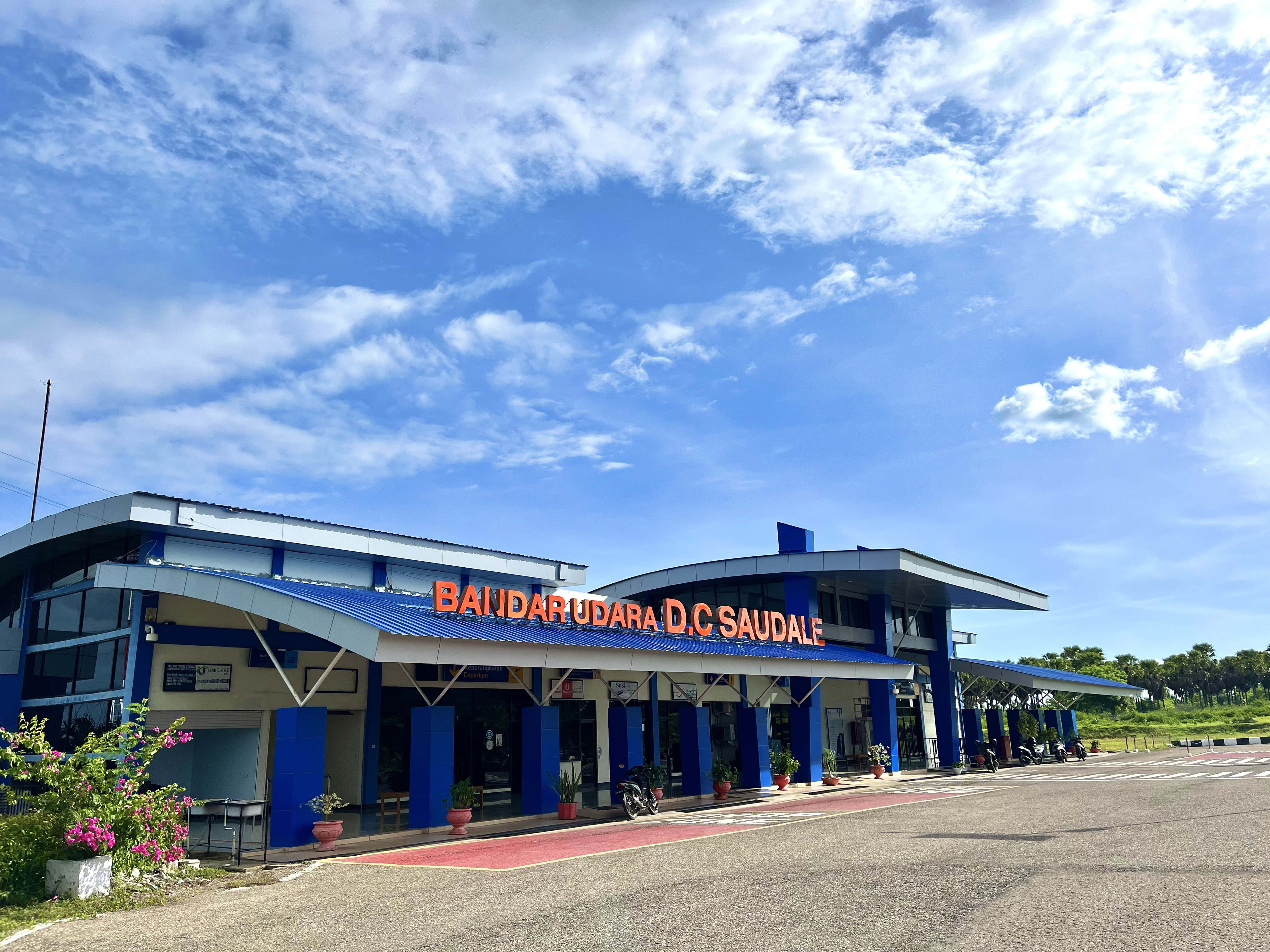 Foto Bandara TAMPAK DEPAN TERMINAL