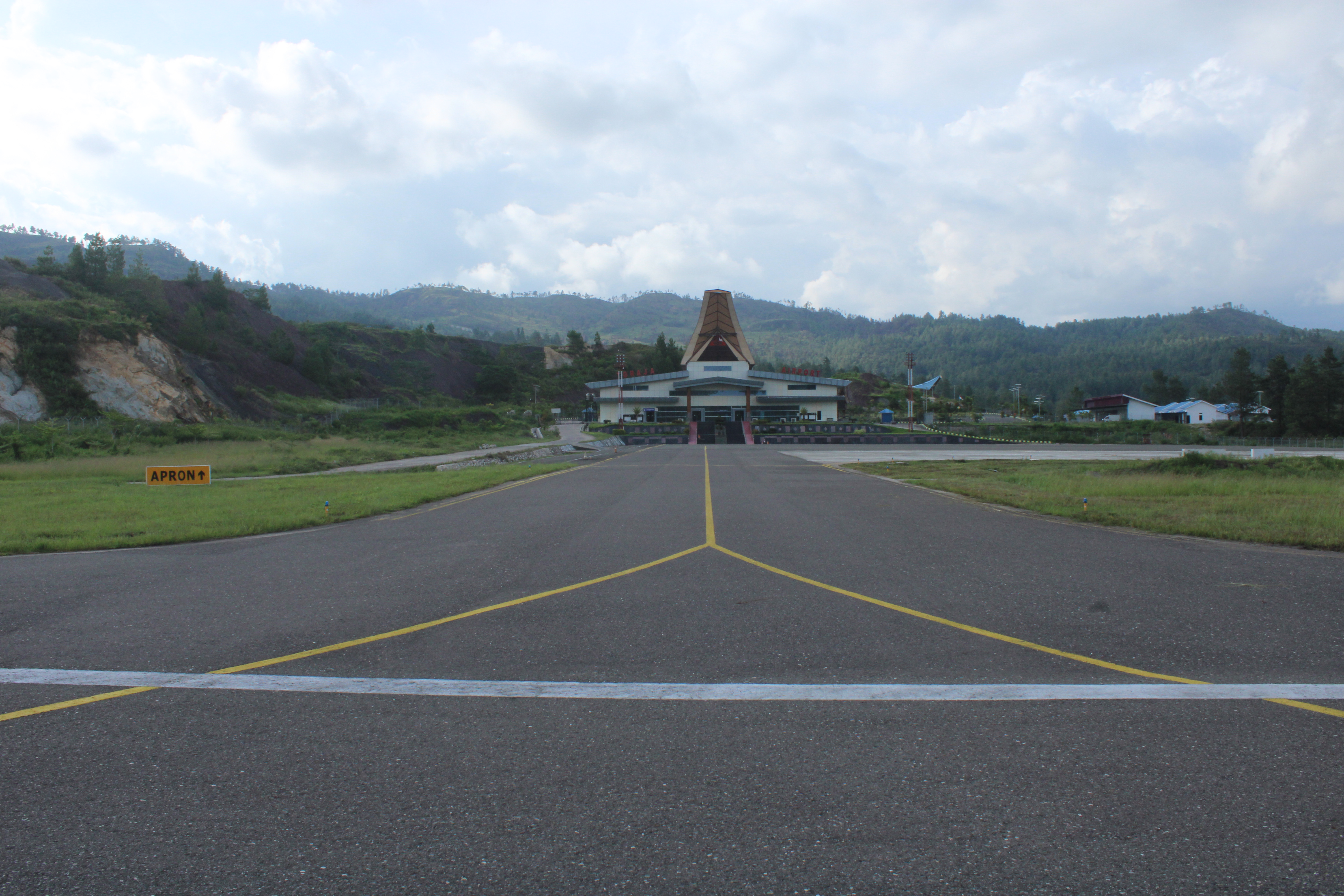 Foto Bandara Taxiway Bandar Udara Toraja