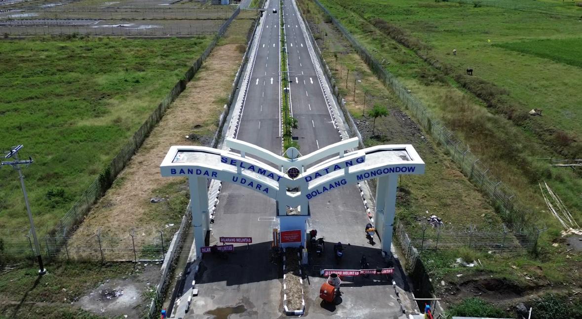 Foto Bandara Gapura selamat datang di bandara bolmong
