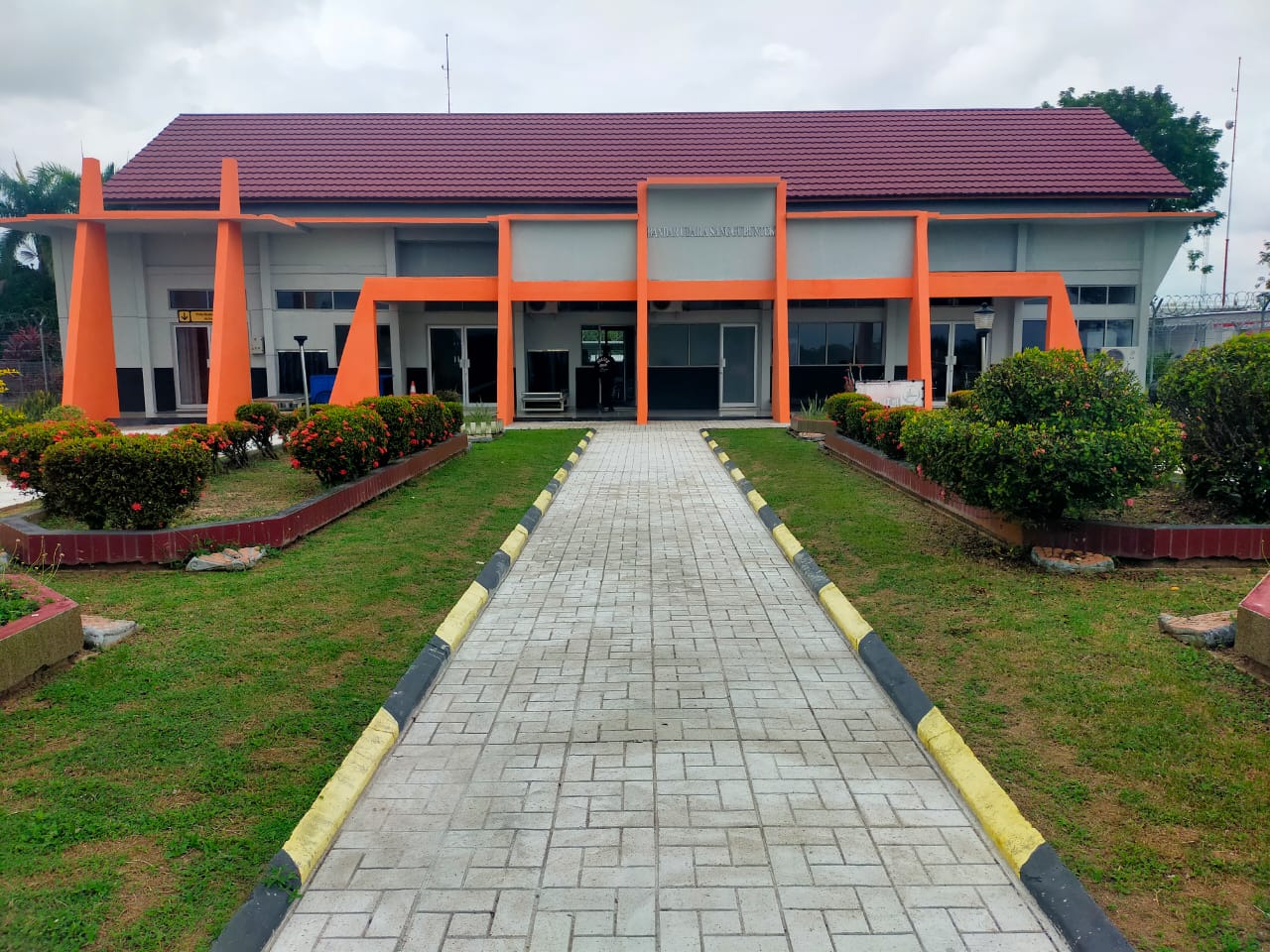 Foto Bandara Terminal Bandar Udara Sanggu Buntok (Tampak Belakang)