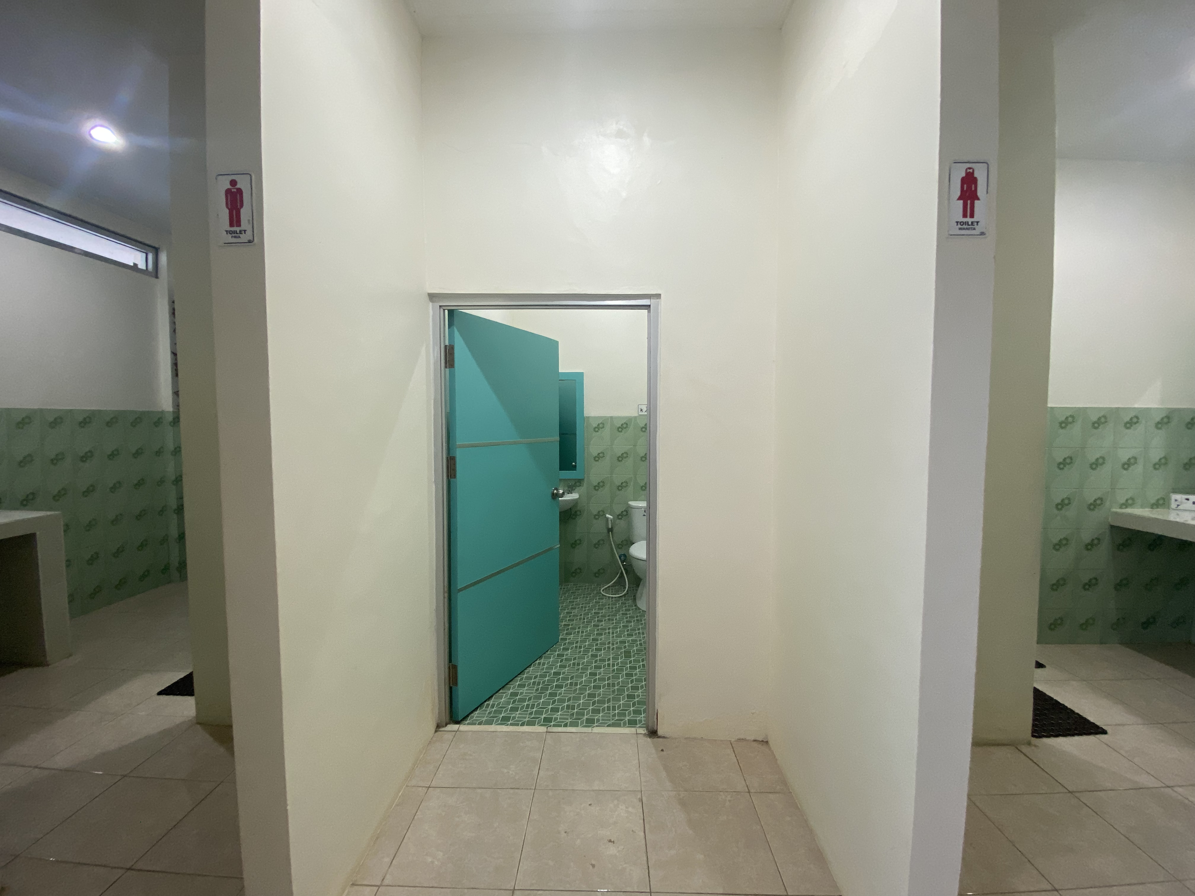 Foto Bandara Toilet Disabilitas
