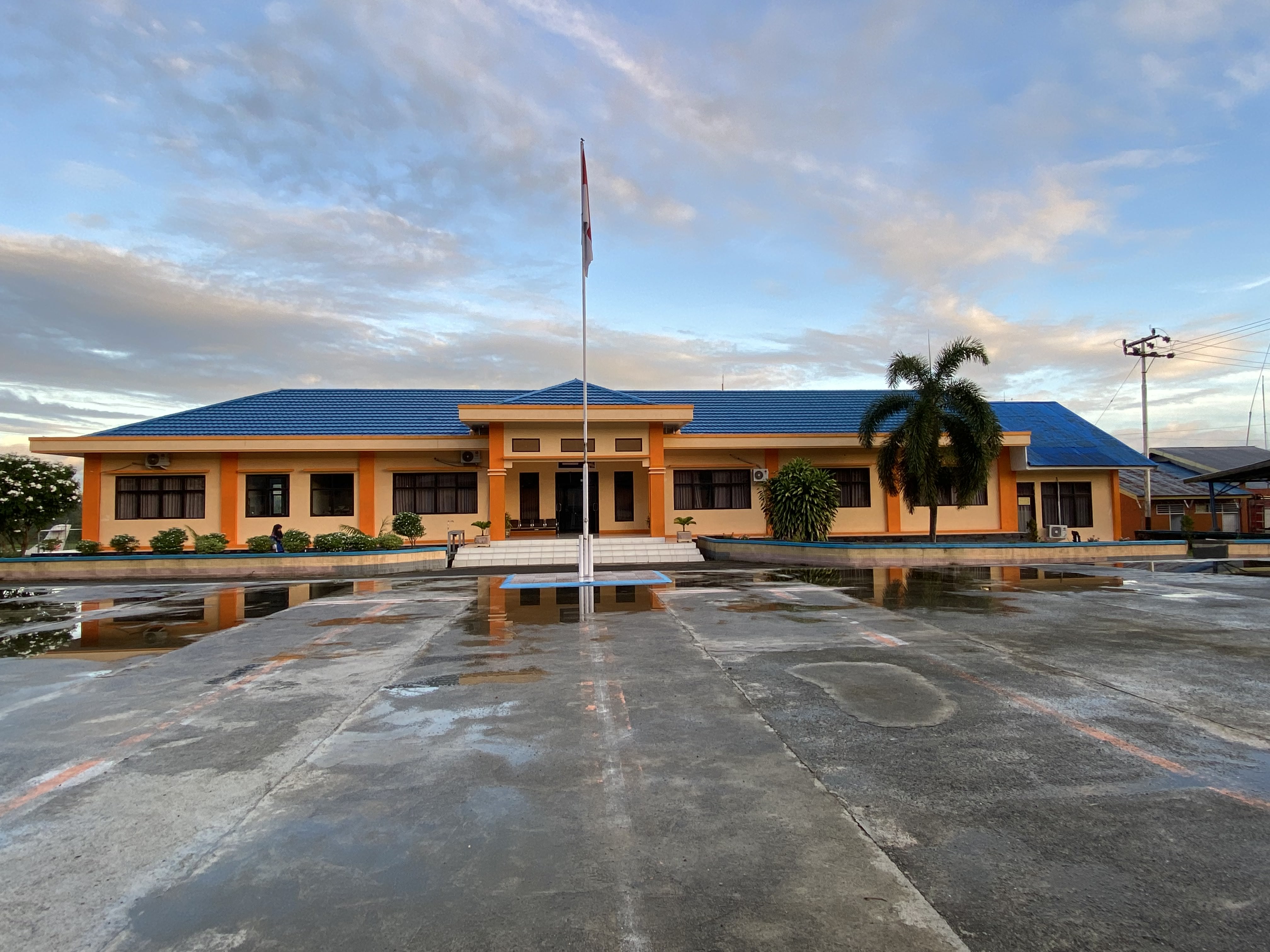 Foto Bandara Gedung Administrasi Tampak Depan
