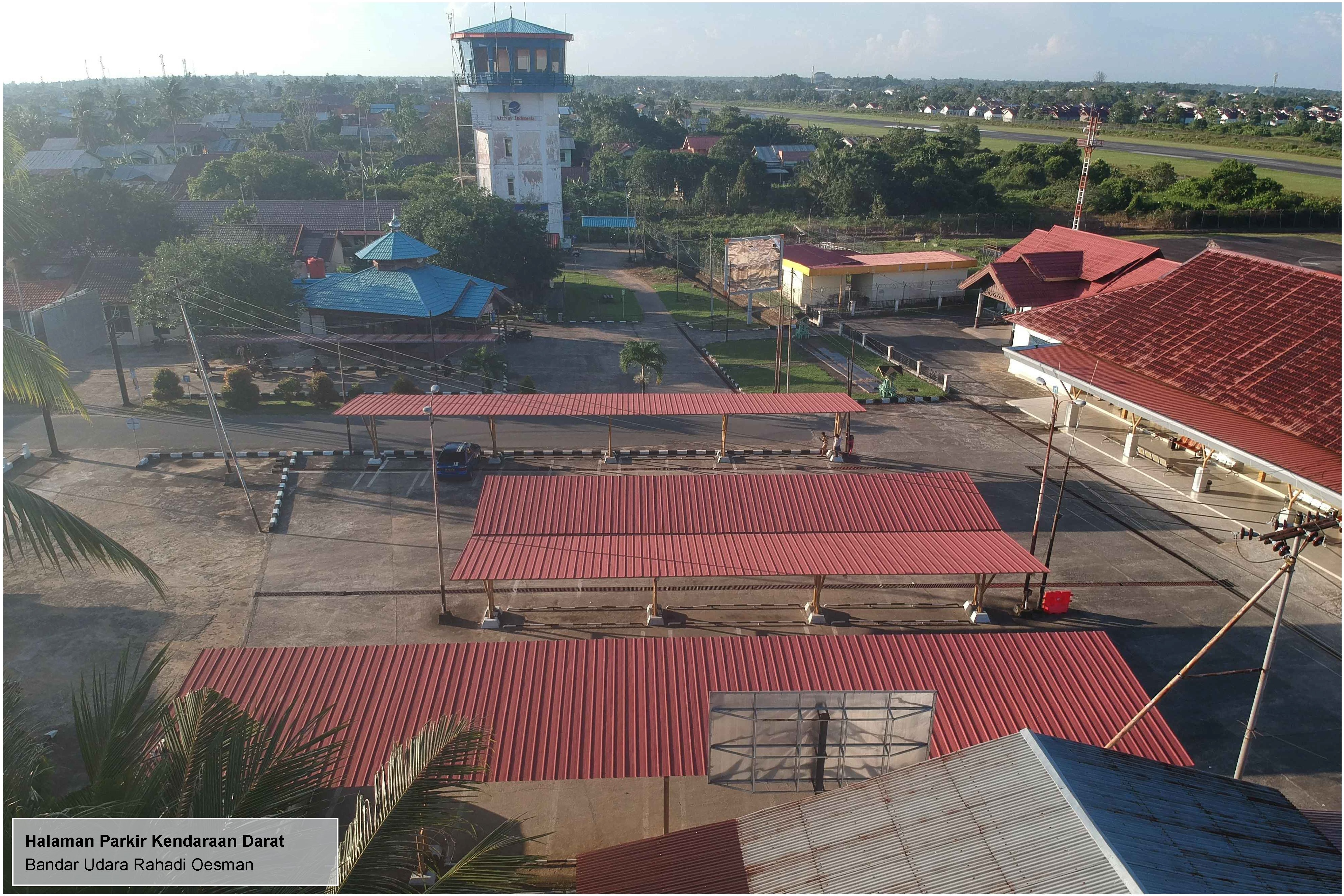 Foto Bandara Halaman parkir kendaraan darat