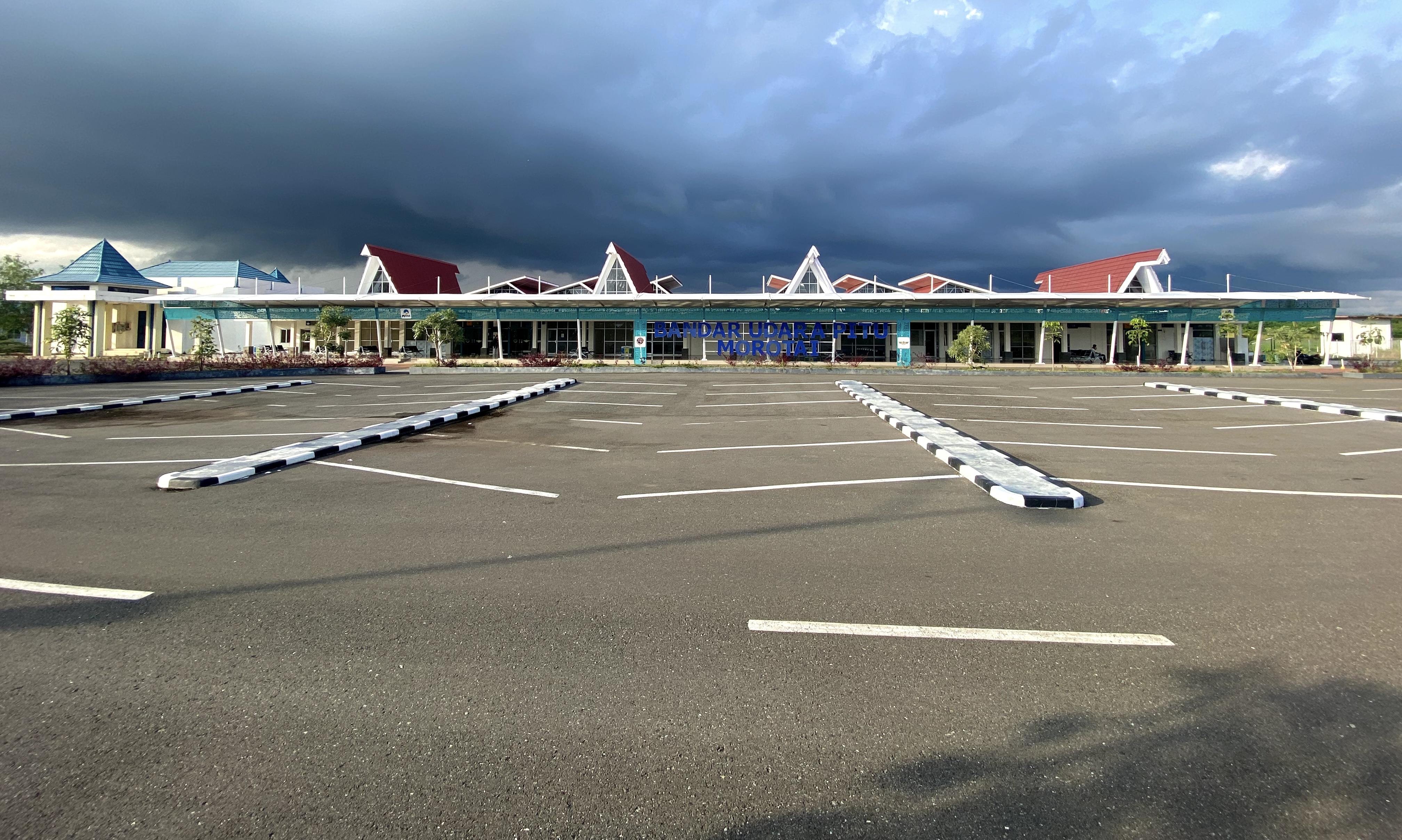 Foto Bandara Parkiran tampak depan