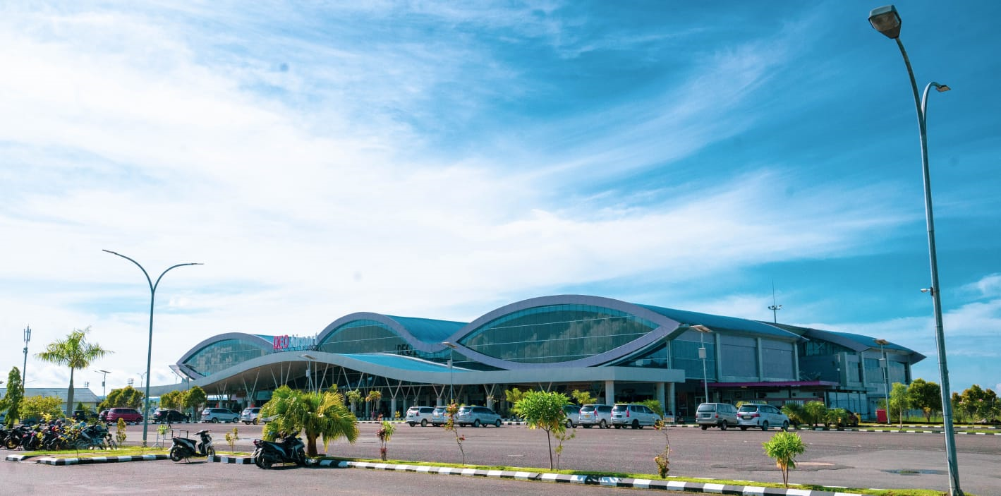 Foto Bandara Gedung Terminal Tampak Depan