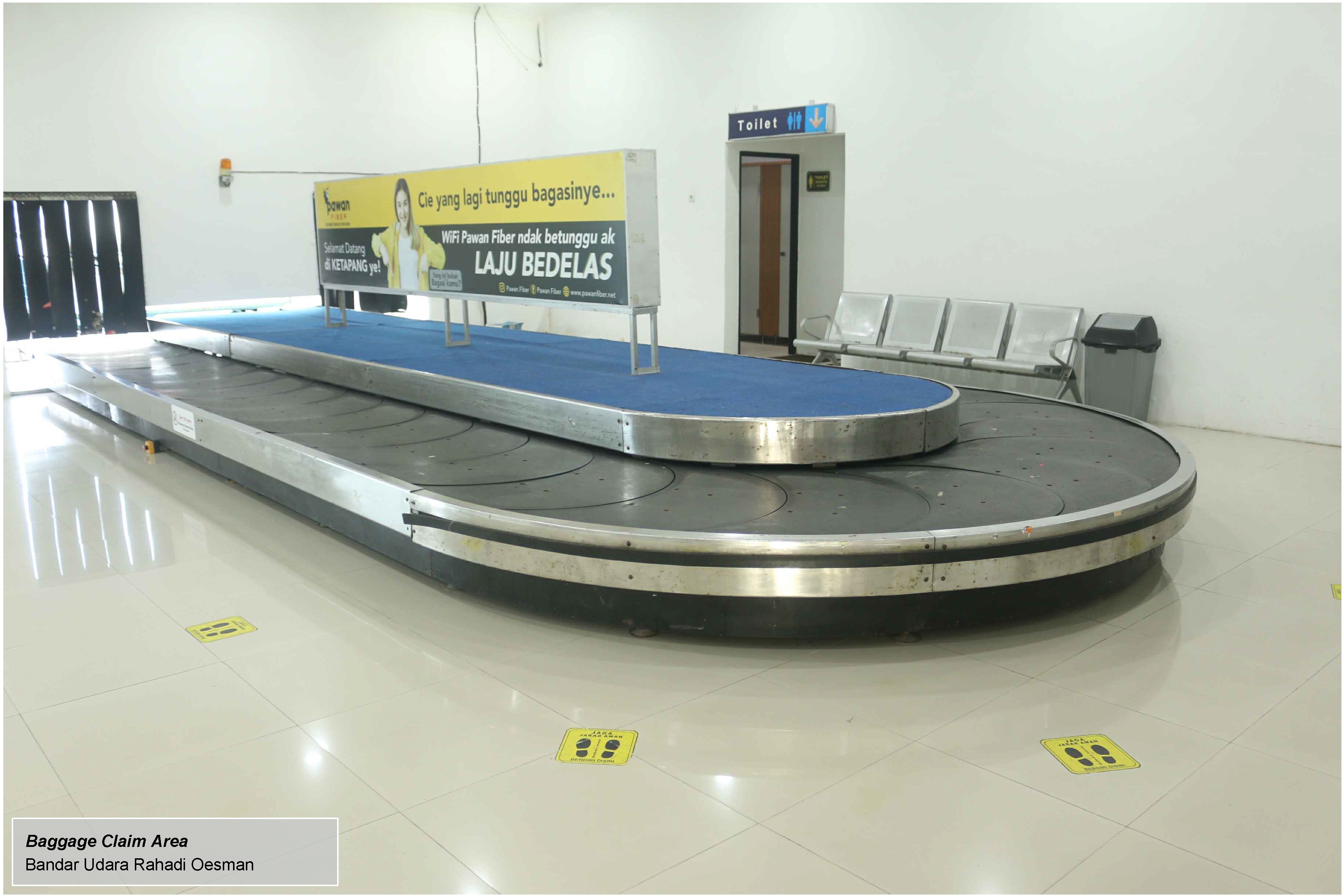 Foto Bandara Baggage claim area