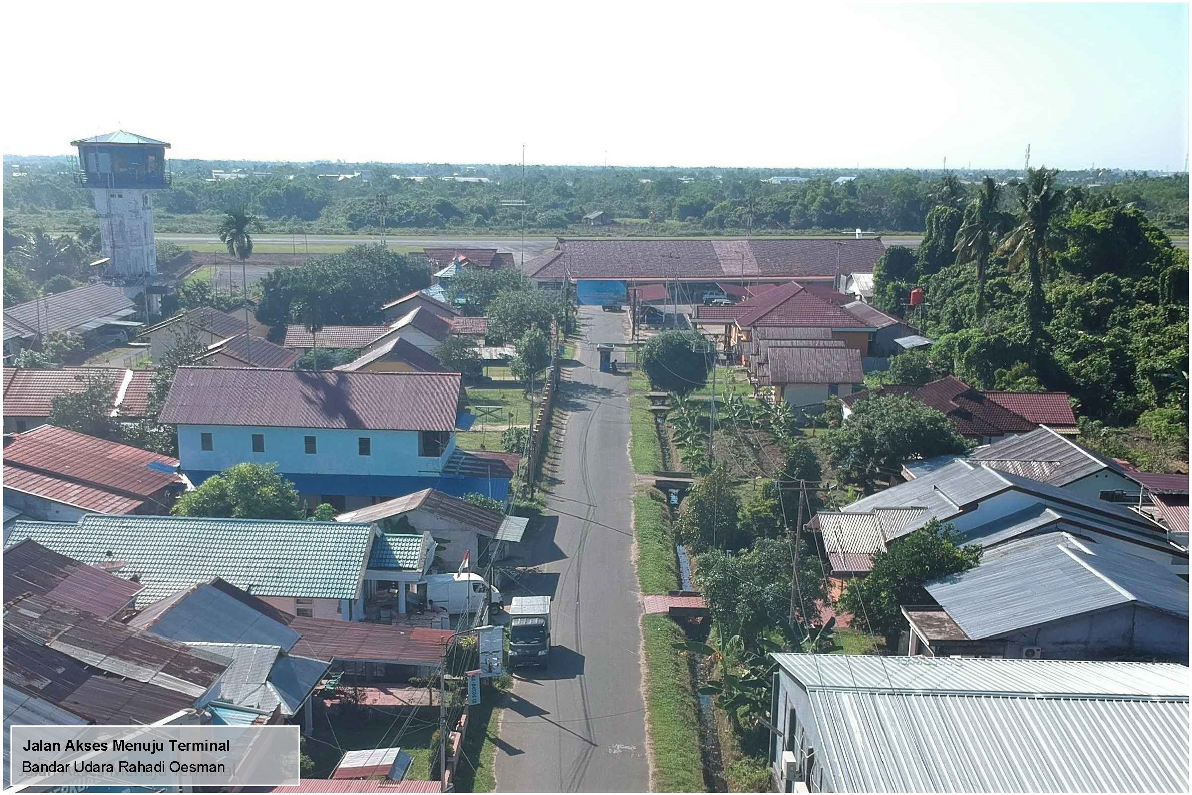 Foto Bandara Jalan akses menuju terminal