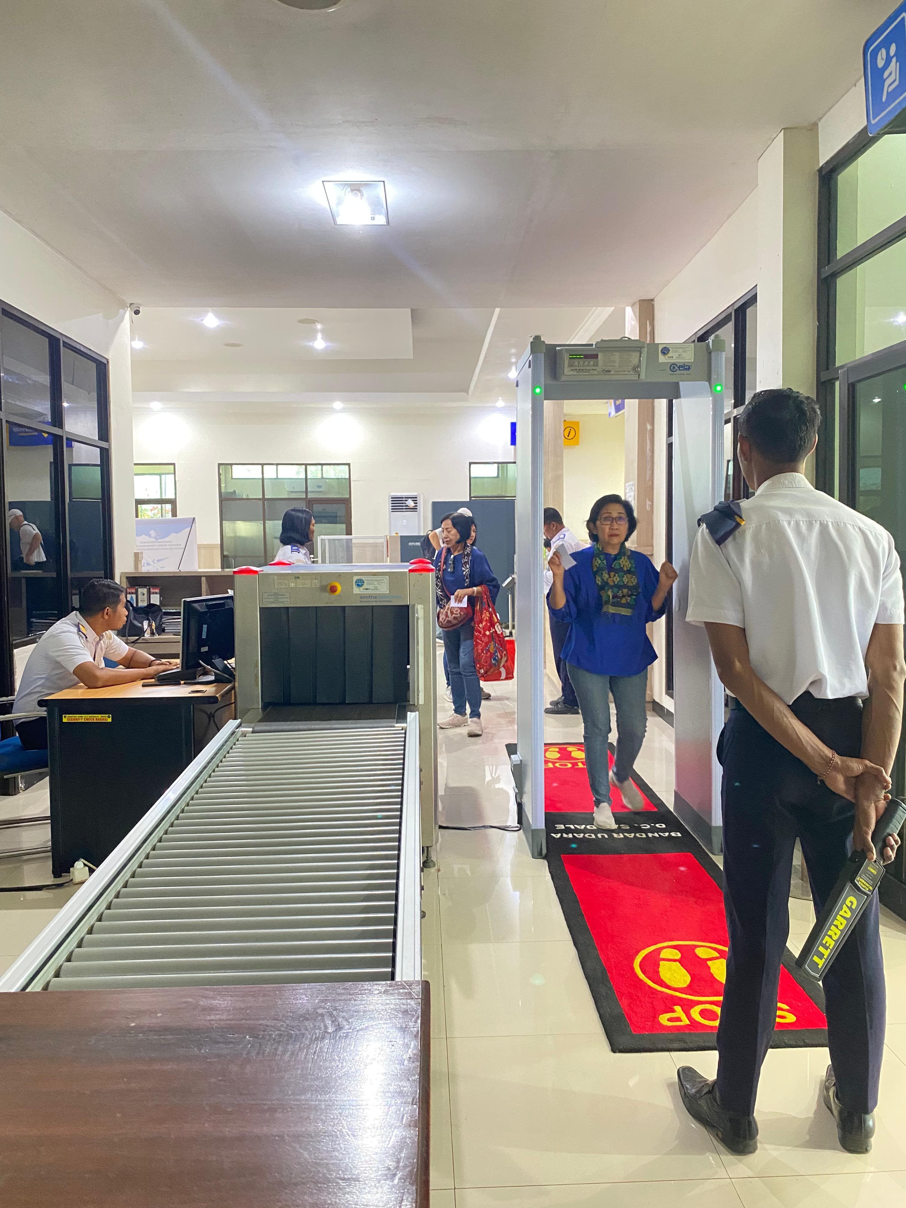 Foto Bandara SECURITY CHECK POINT