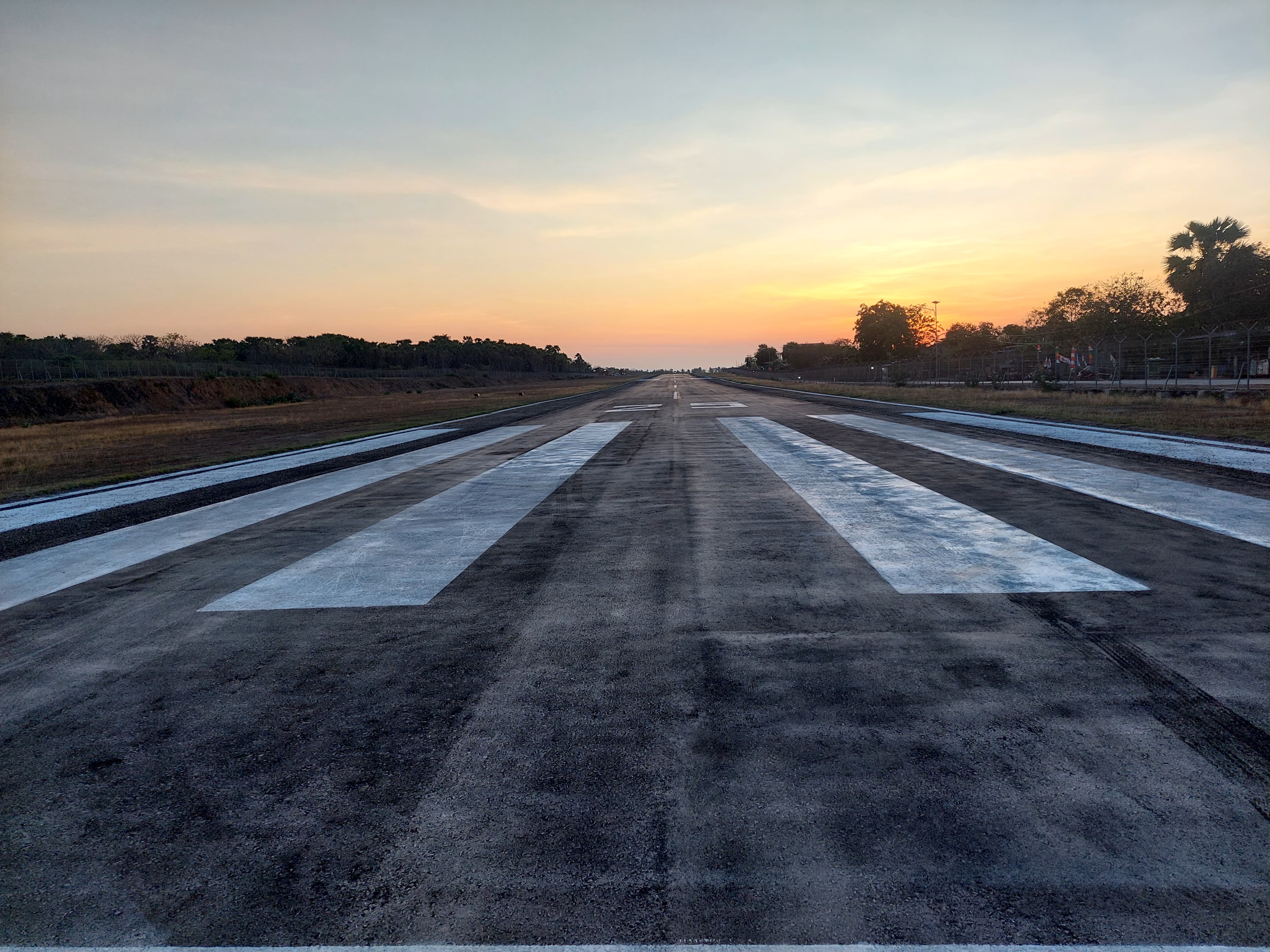 Foto Bandara Runway 25