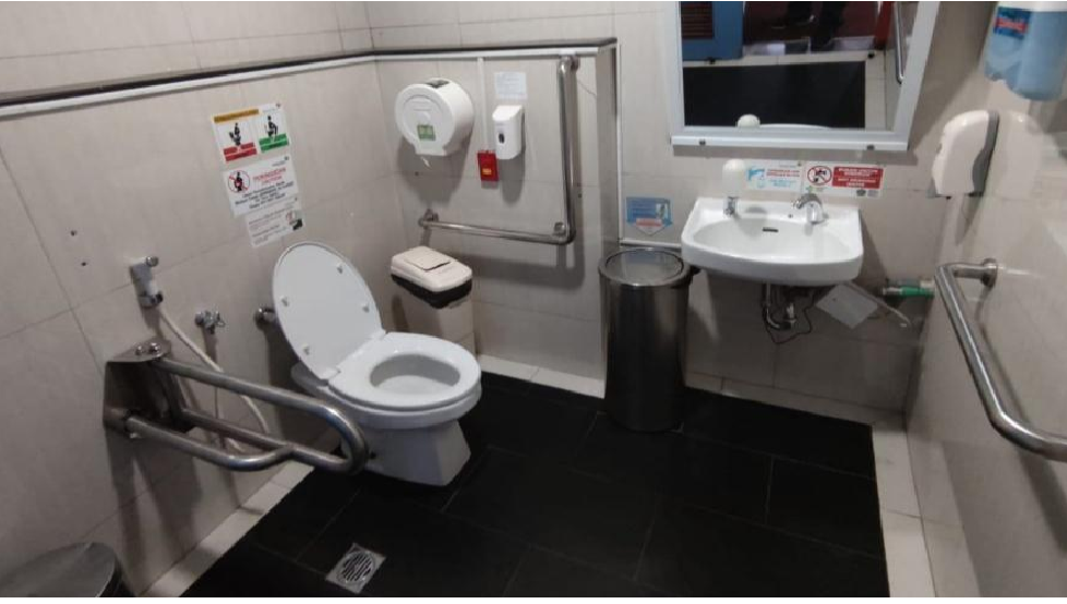 Foto Bandara Toilet Disabilitas