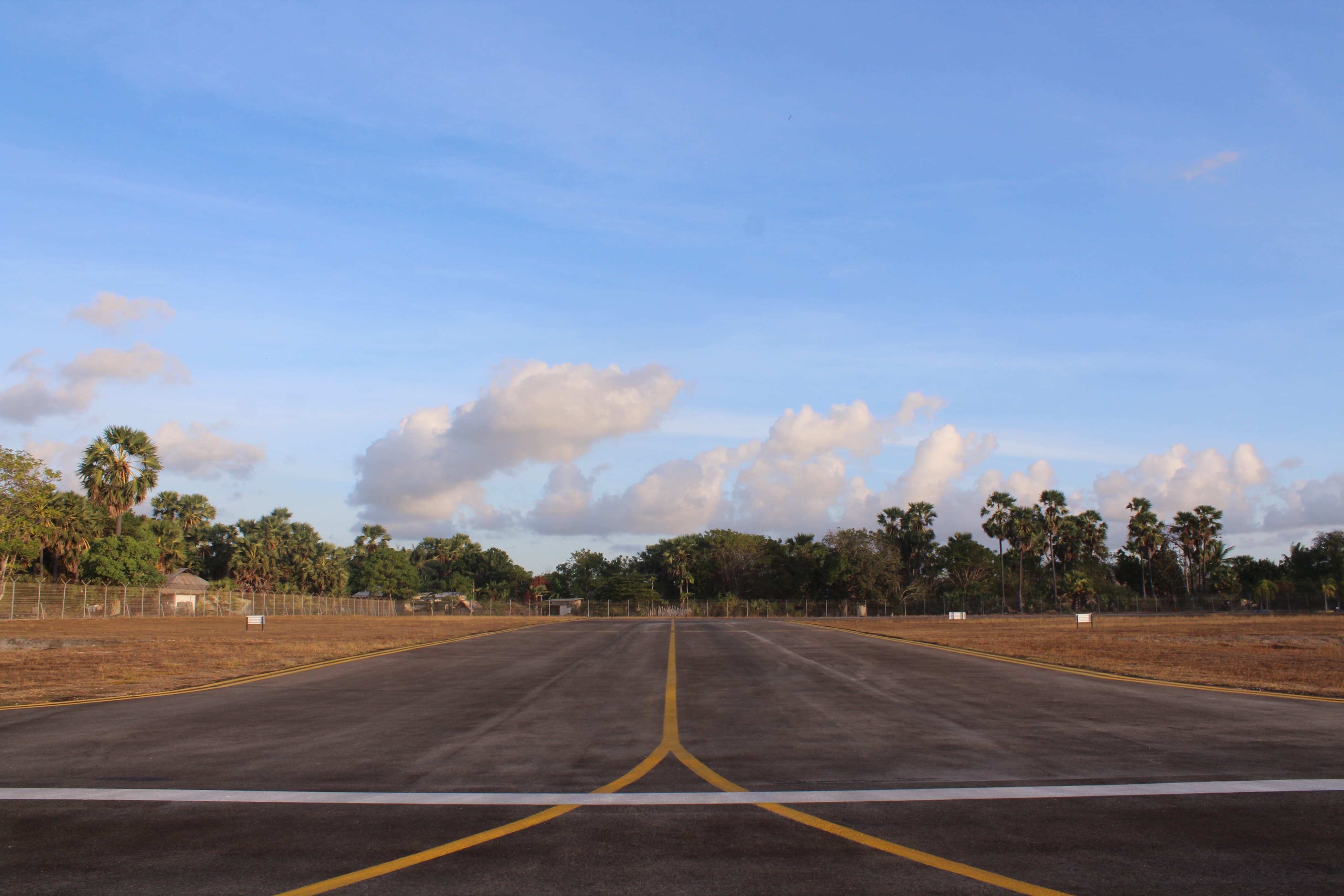 Foto Bandara Taxiway