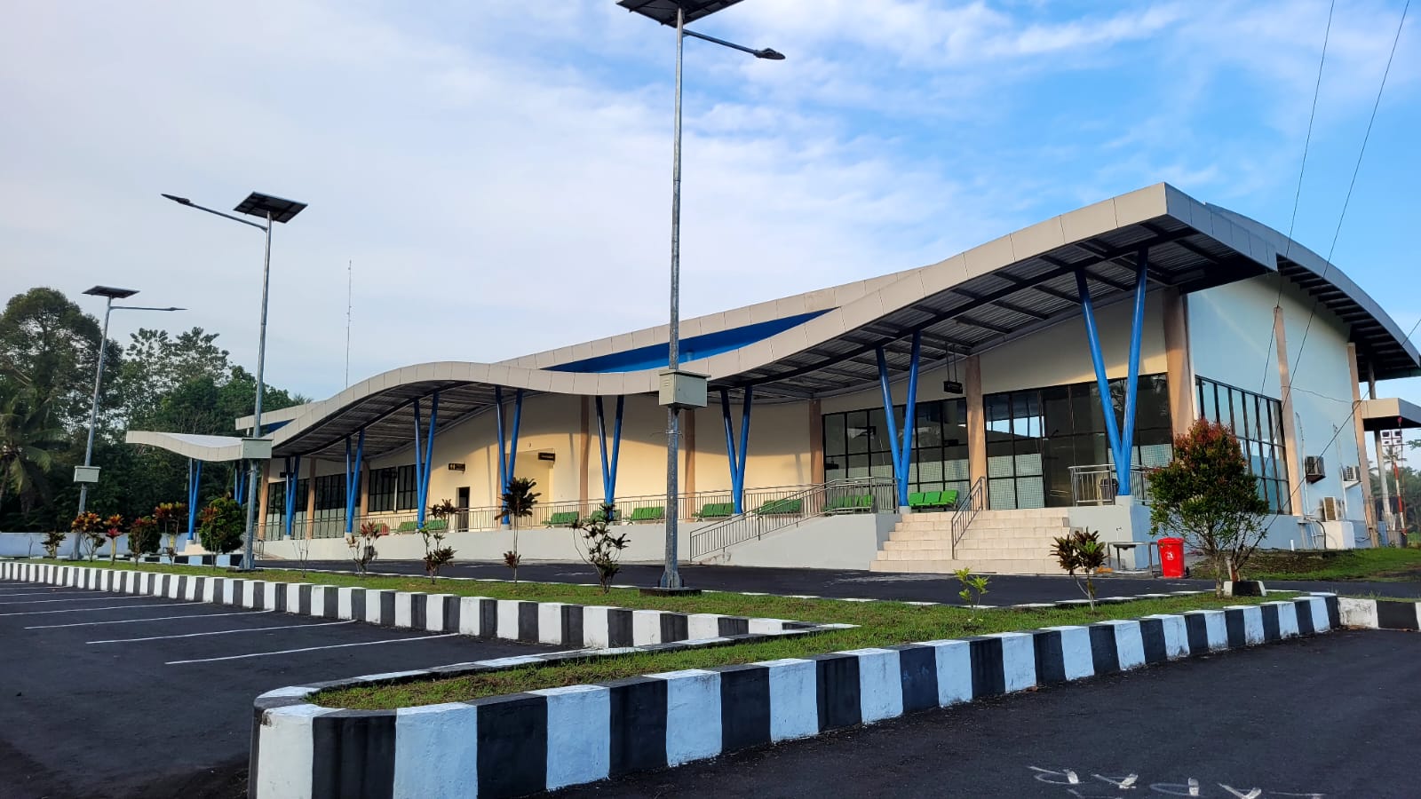 Foto Bandara Gedung Terminal dan Kantor