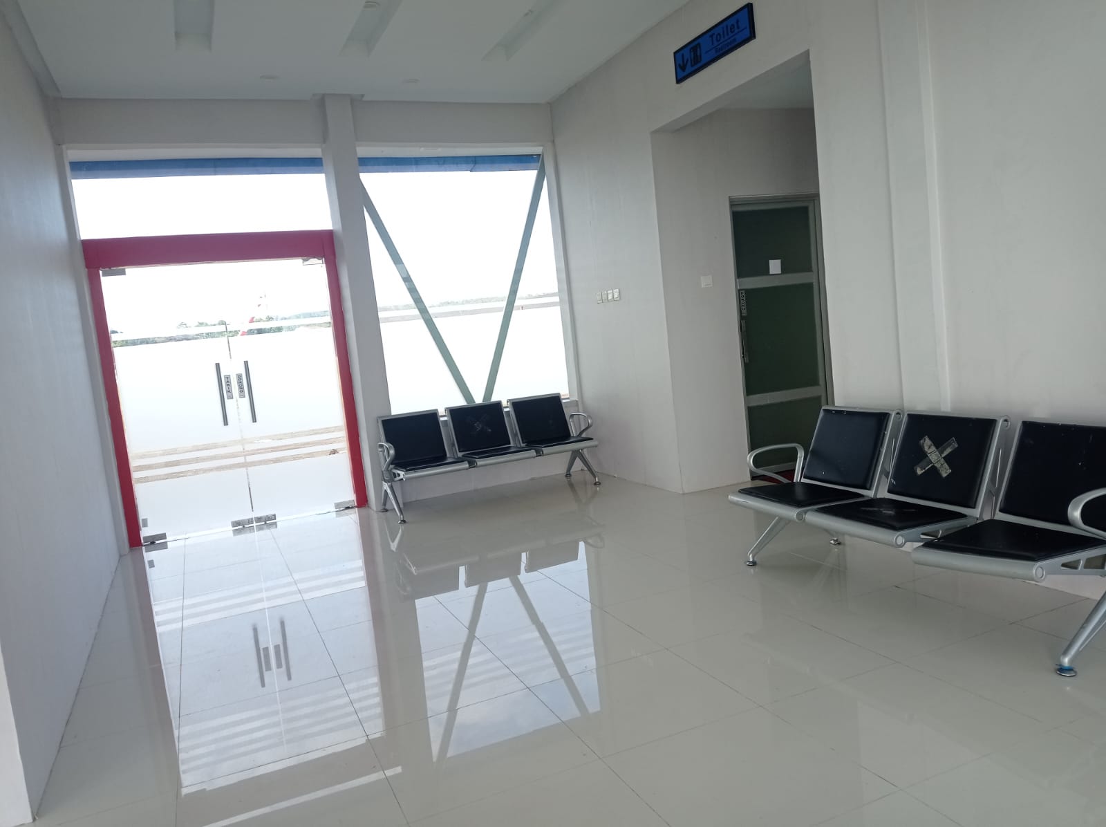 Foto Bandara ruang kedatangan terminal lama