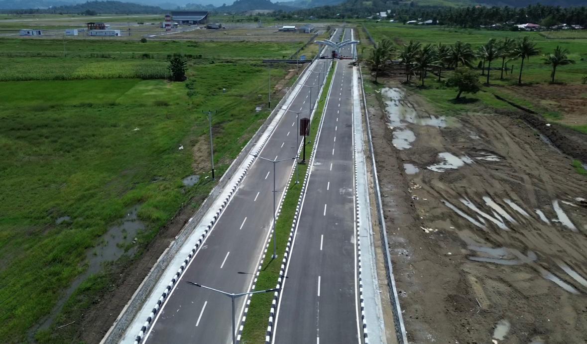 Foto Bandara Jalan akses menuju bandara bolmong