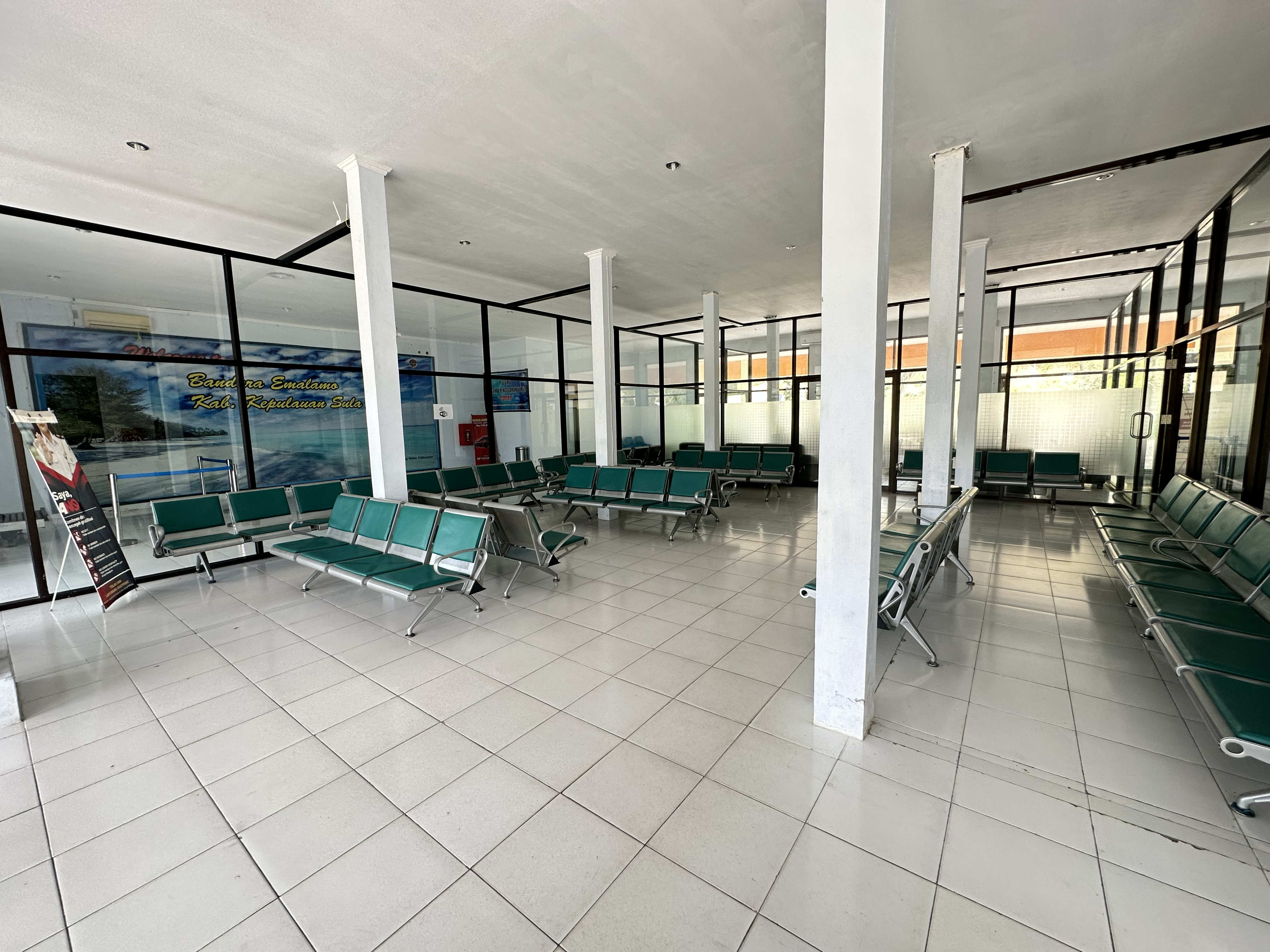 Foto Bandara Ruang Tunggu Keberangkatan