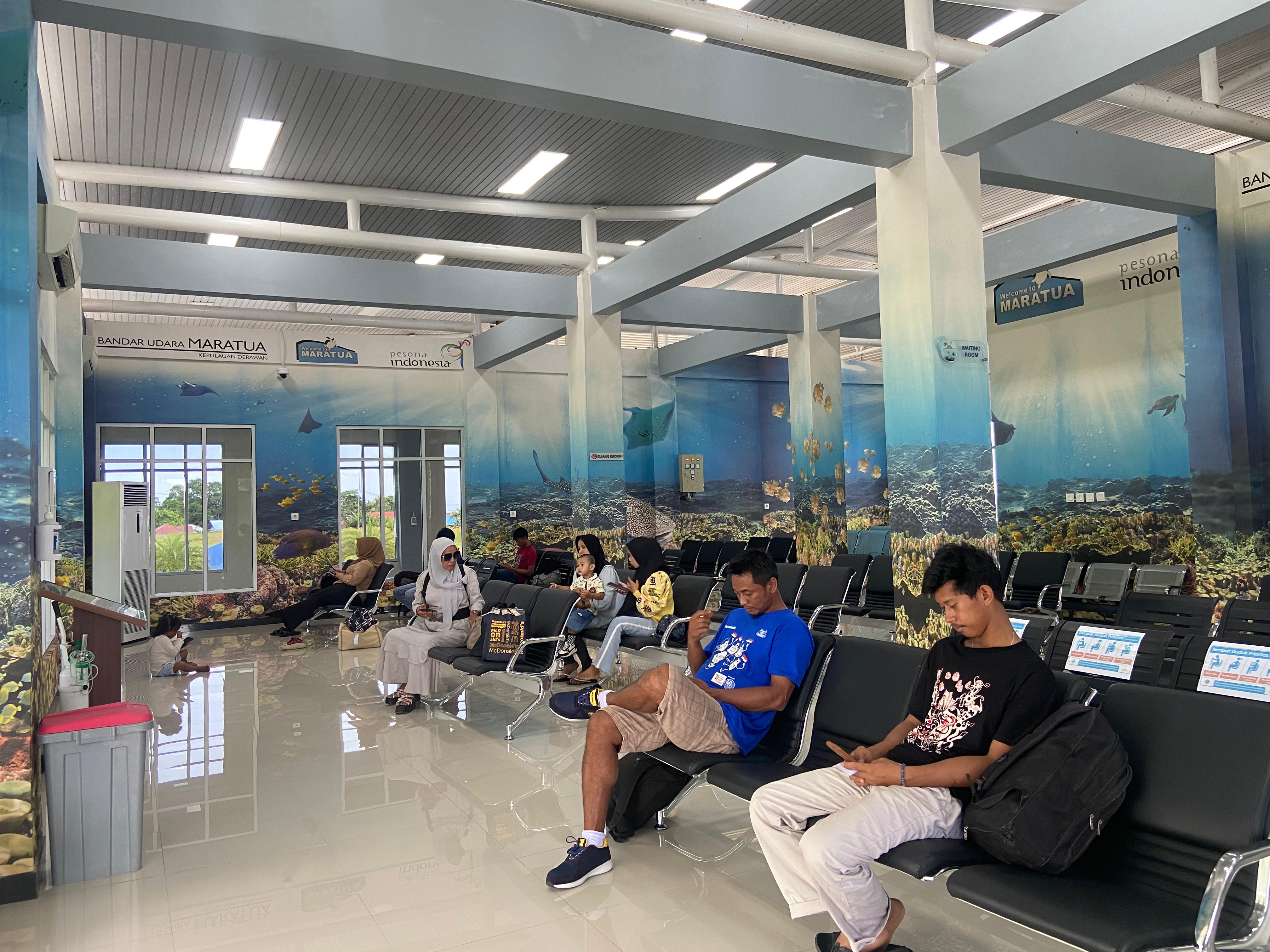 Foto Bandara Terminal Lantai 2 - Kantor UPBU Maratua