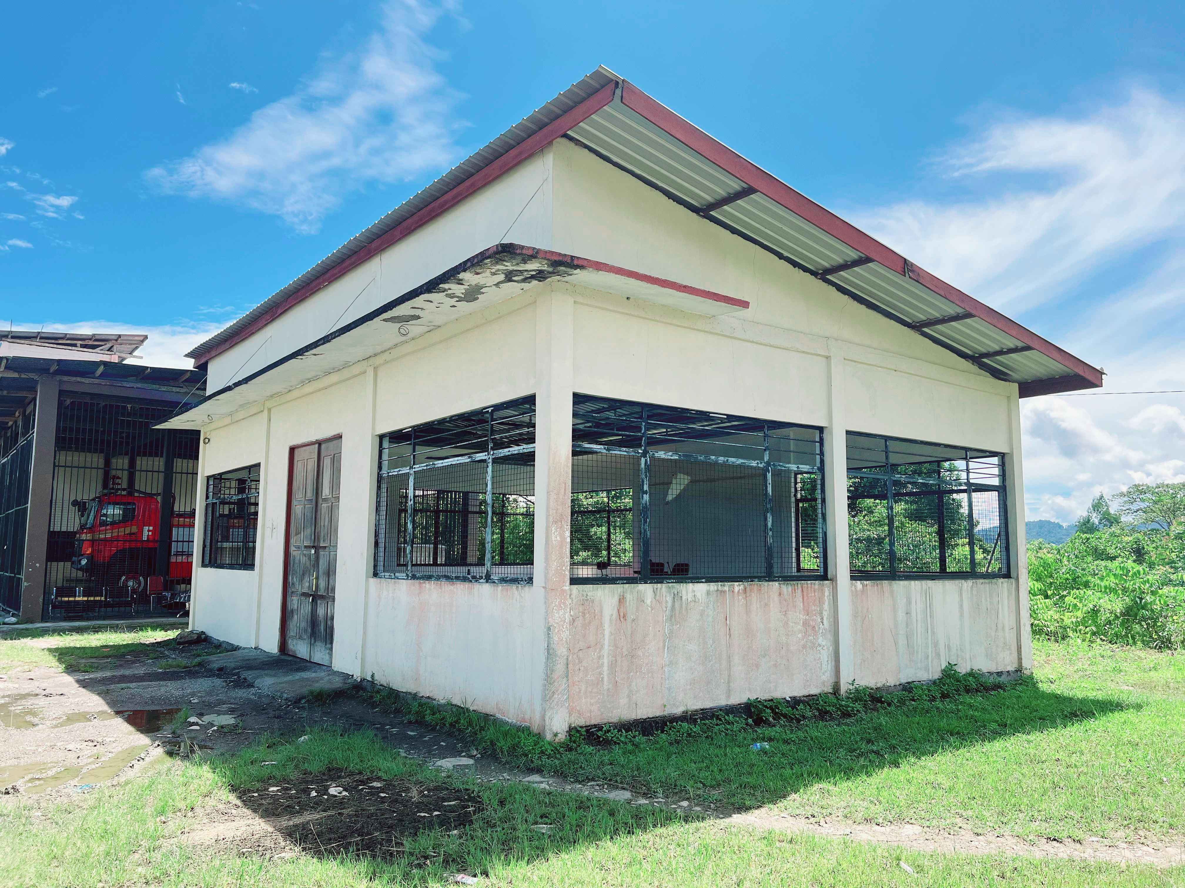 Foto Bandara Gedung Shelter BBM Tampak Samping