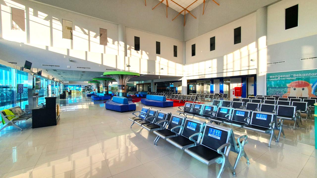 Foto Bandara RUANG TUNGGU KEBERANGKATAN