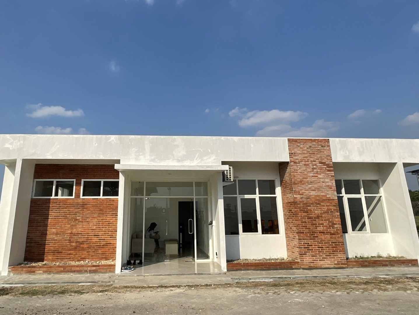 Foto Bandara GEDUNG OPERASIONAL BANDARA NGLORAM