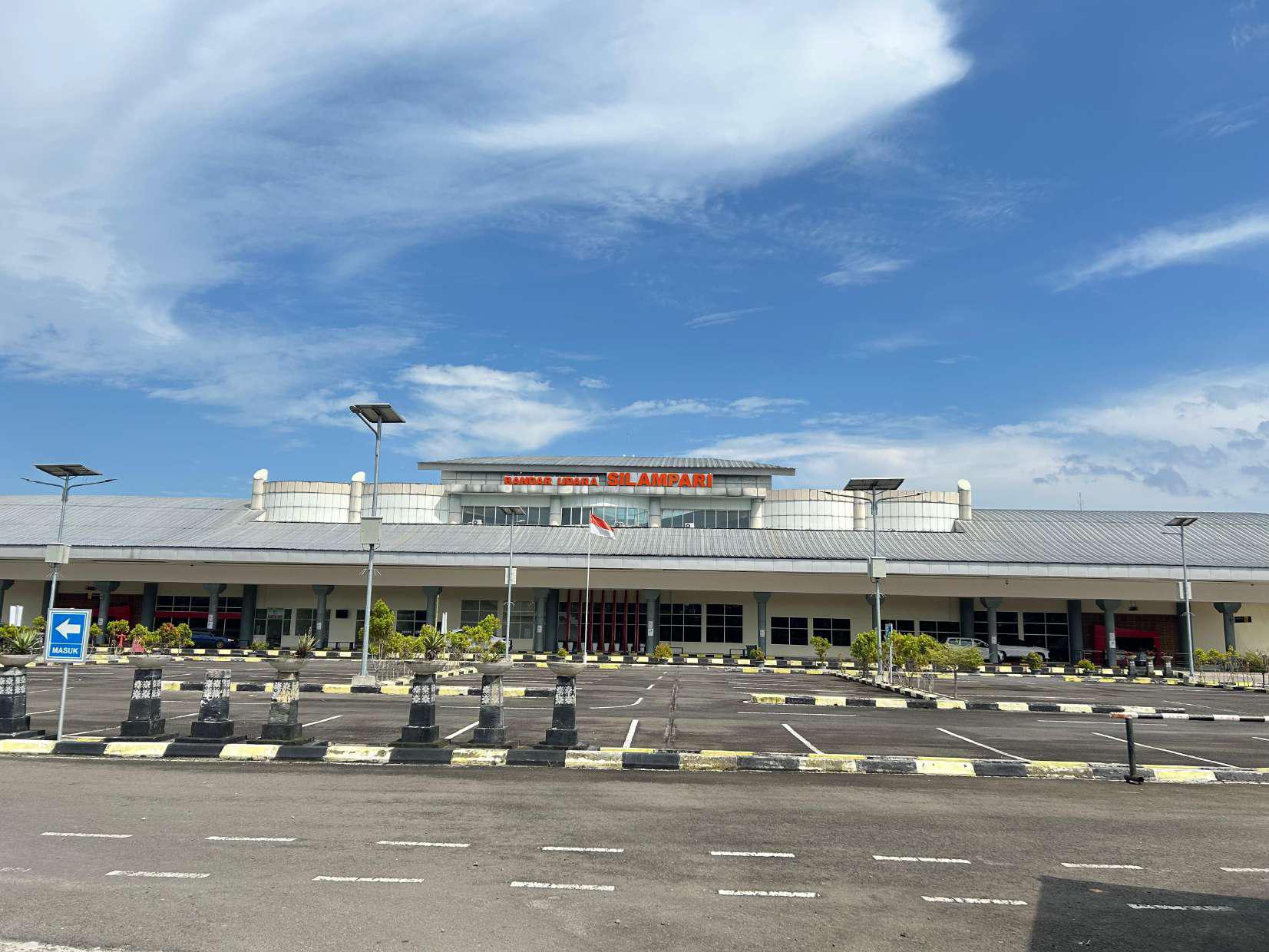 Foto Bandara Gedung Terminal Tampak depan