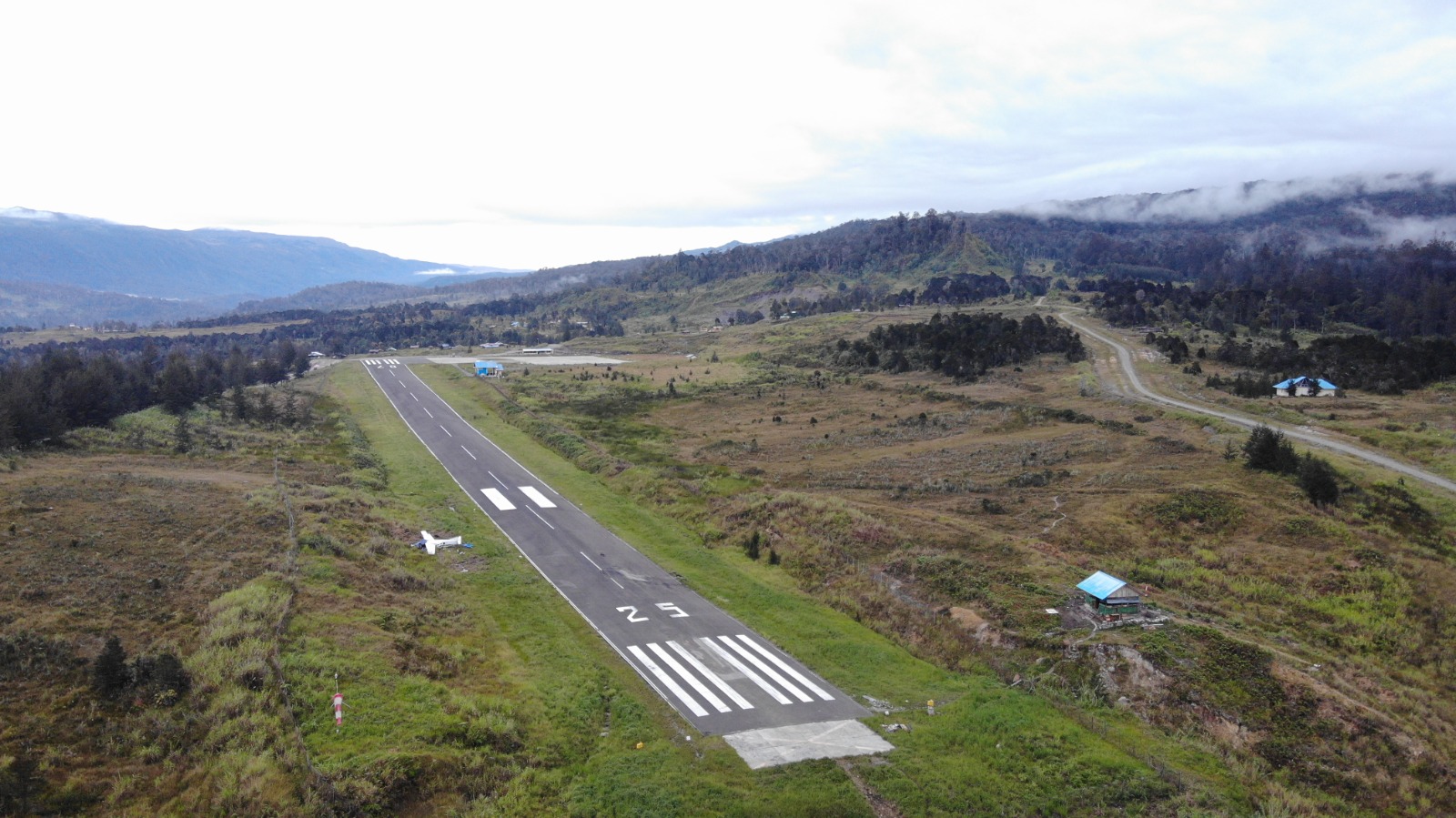 Foto Bandara Runway Left