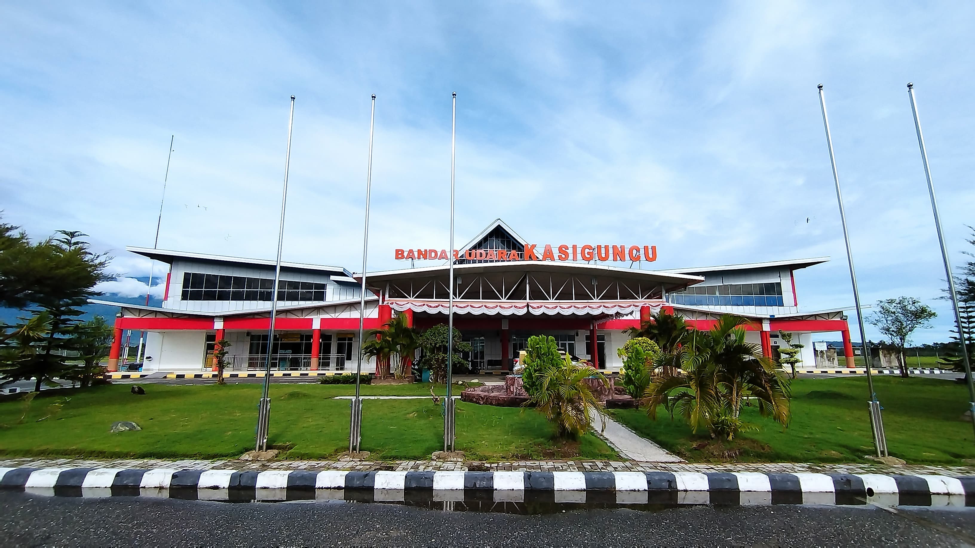 Foto Bandara Terminal Tampak Depan