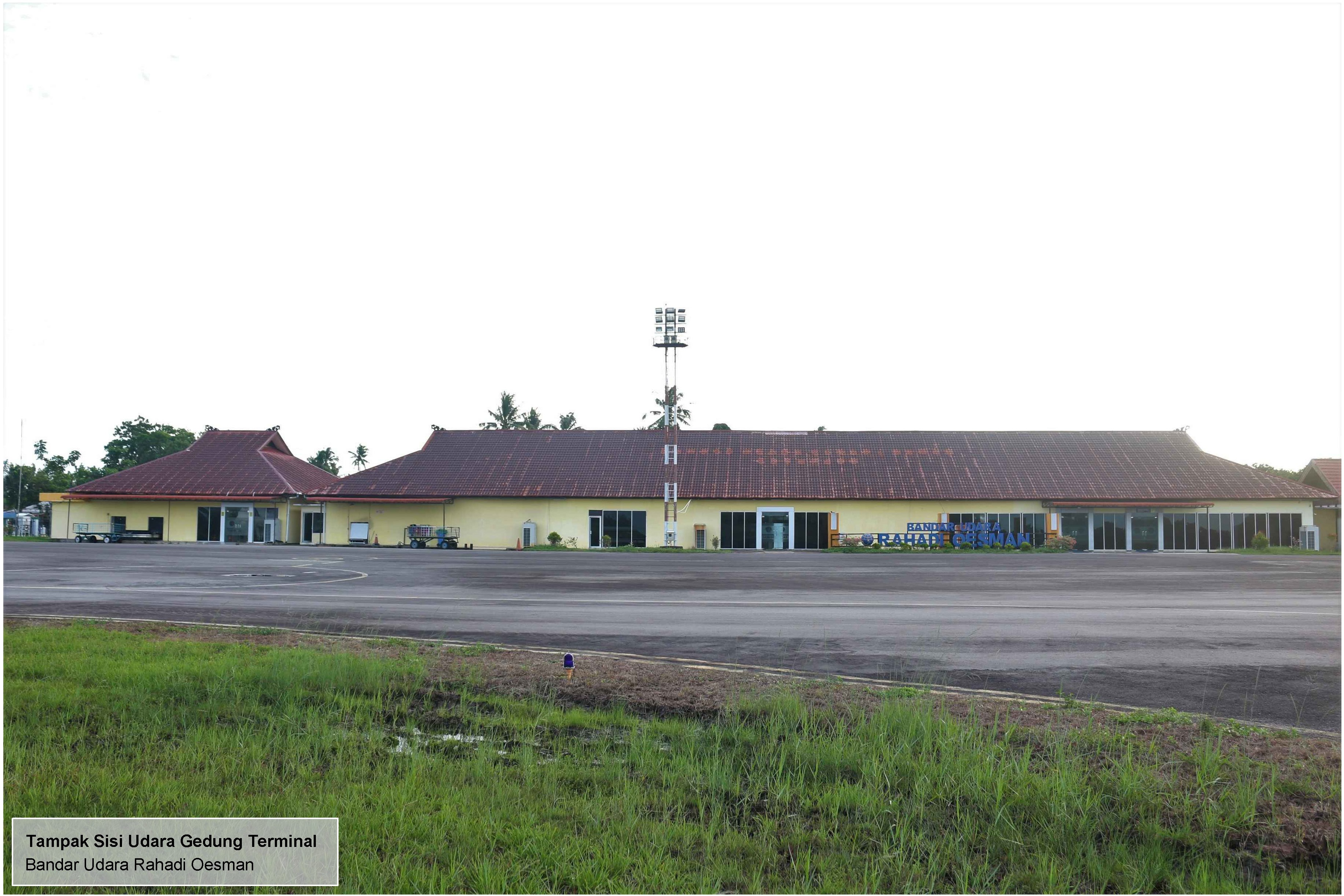 Foto Bandara Tampak sisi udara gedung terminal