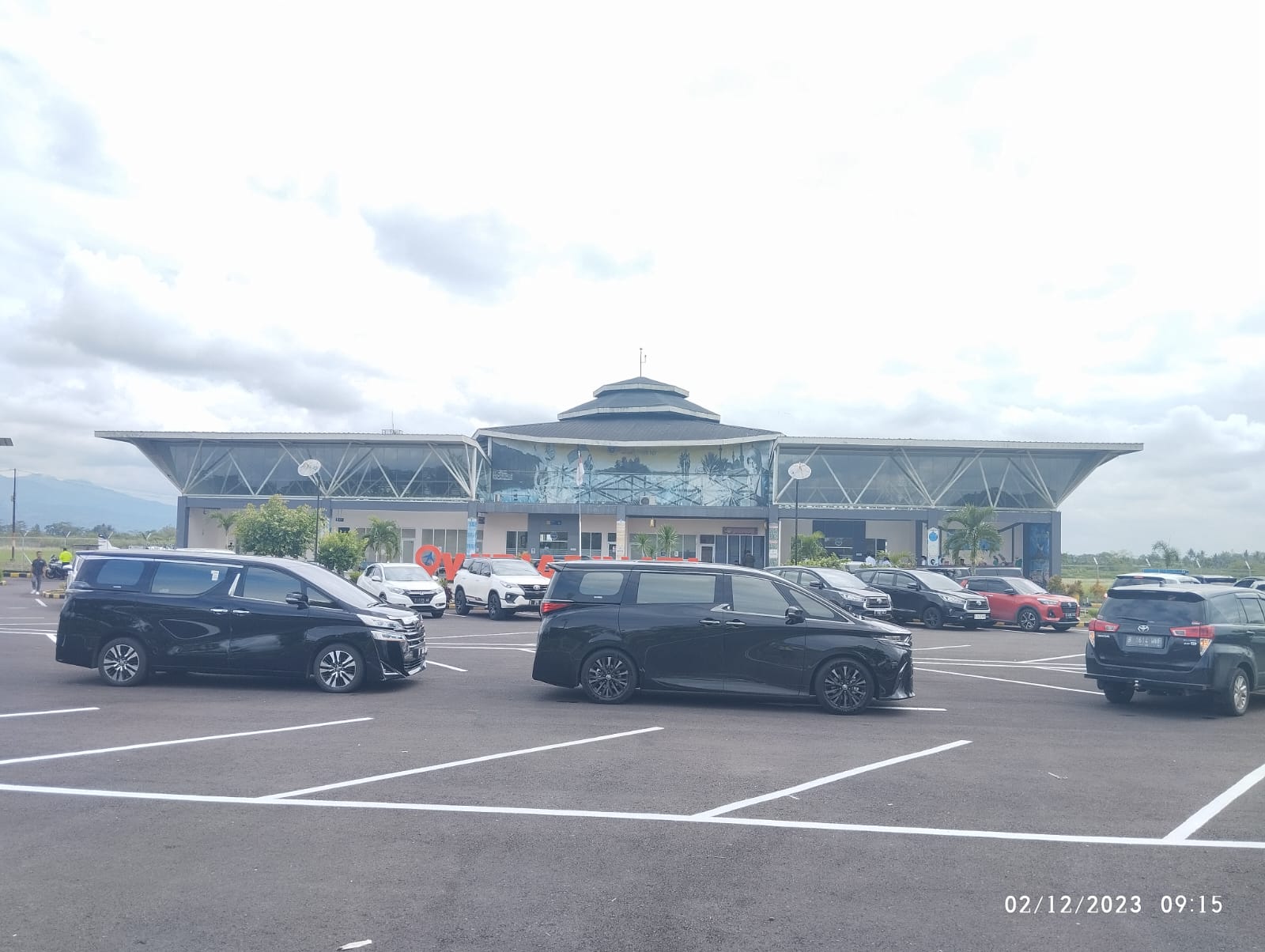 Foto Bandara Fasilitas Parkir Kendaraan
