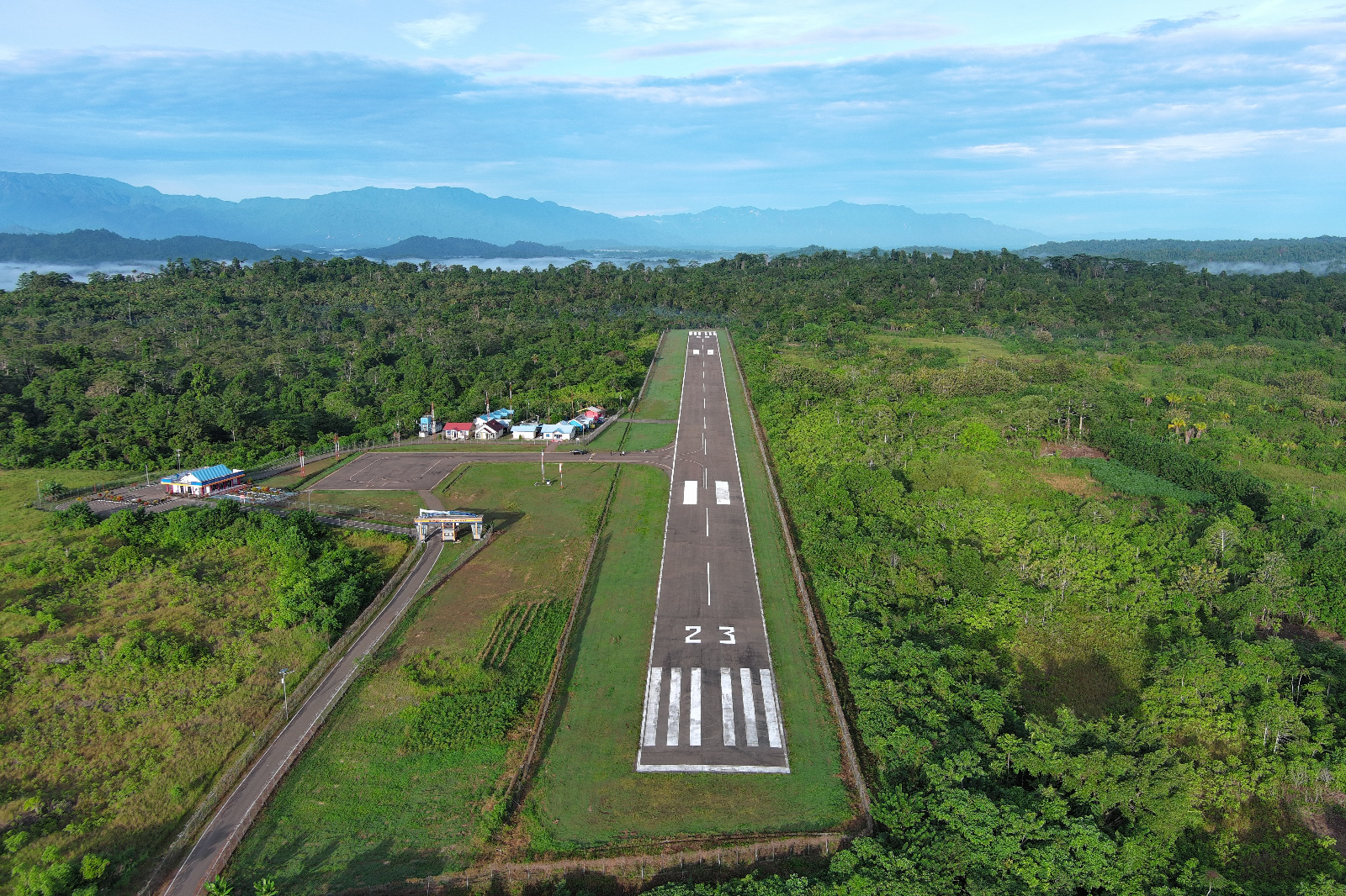Foto Bandara Tampak Keseluruhan Area Bandar Udara Wahai