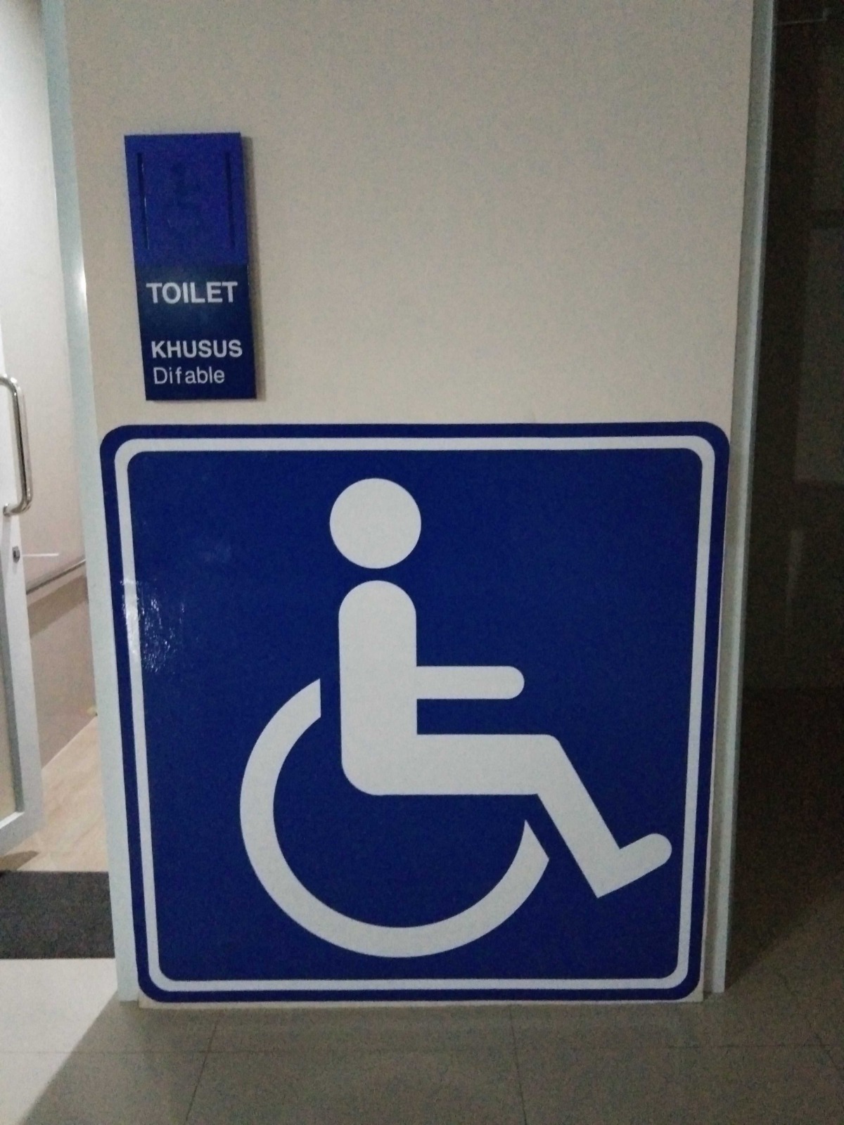 Foto Bandara Tersedia toilet khusus difable