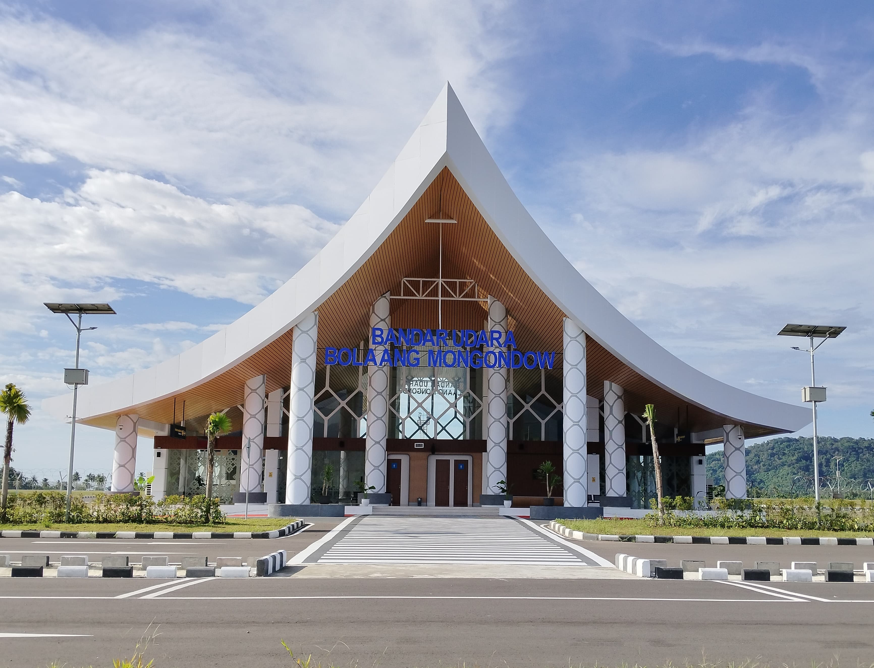 Foto Bandara Gedung Terminal bandara Bolmong