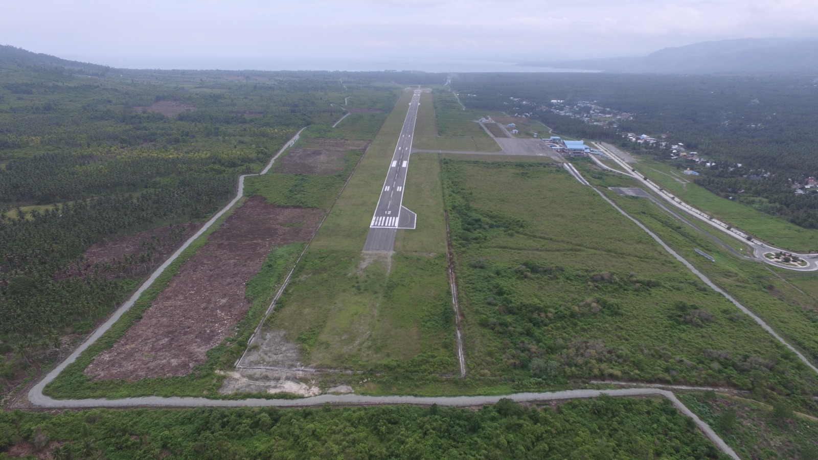 Foto Bandara Foto Runway 12 Bandar Udara Tanjung Api