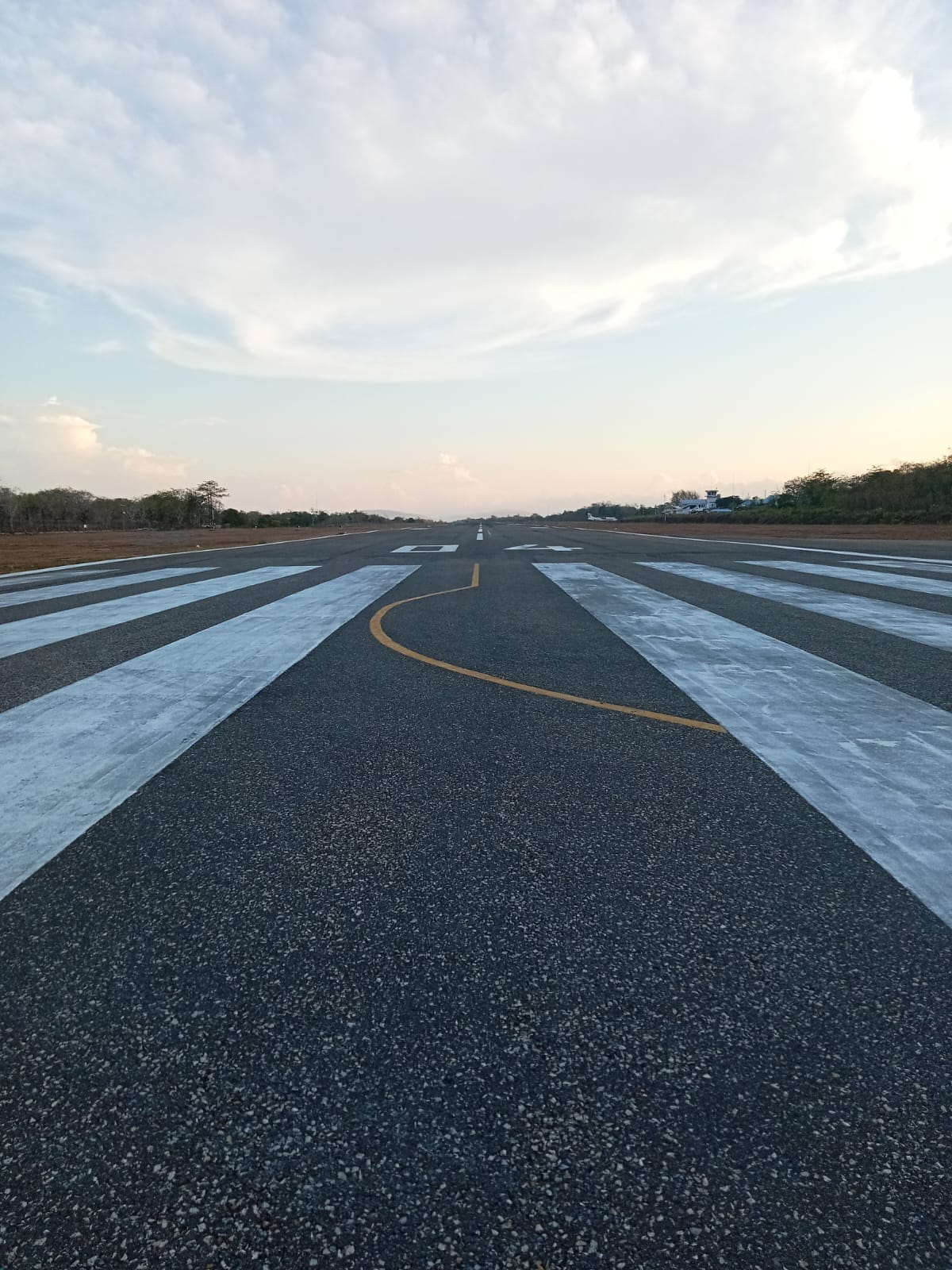 Foto Bandara Runway